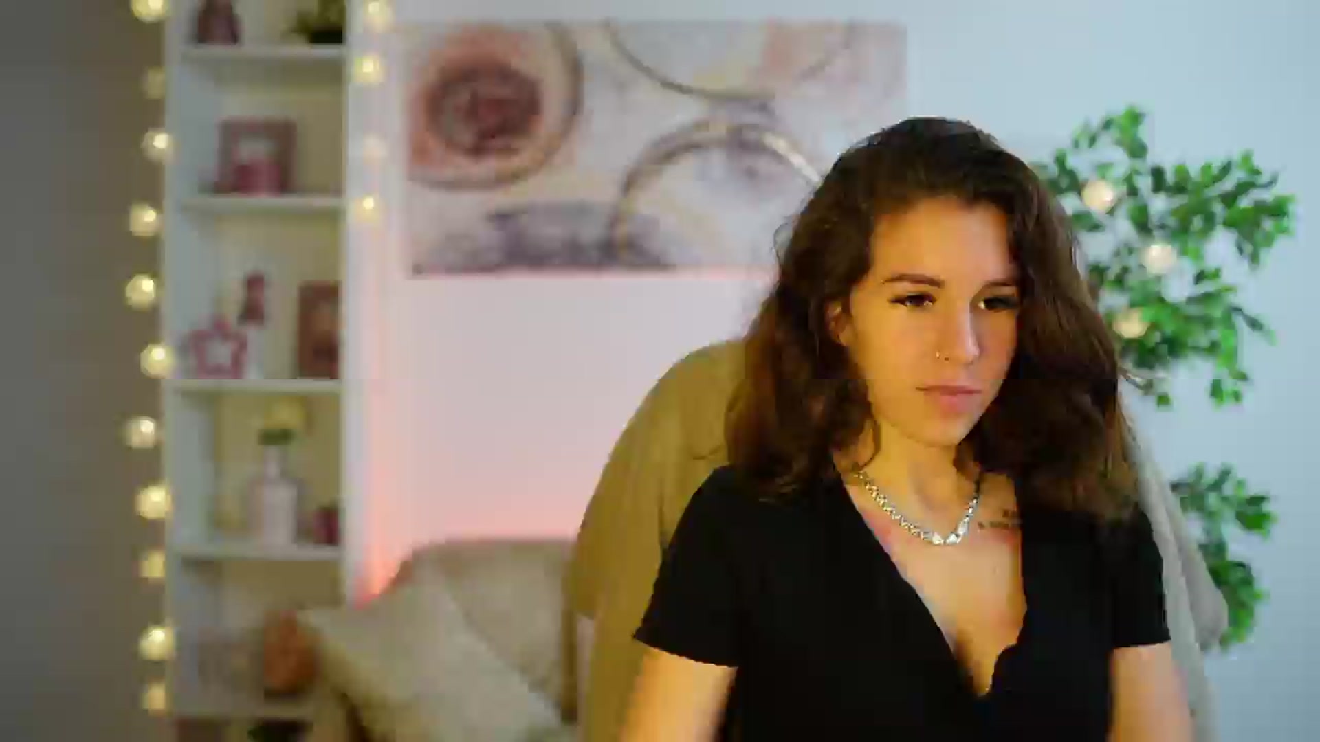 Gallery image thumbnail from Alyssa_Hall's myfreecams stream on, 12/08/2024, 17:52 image 8 of 20