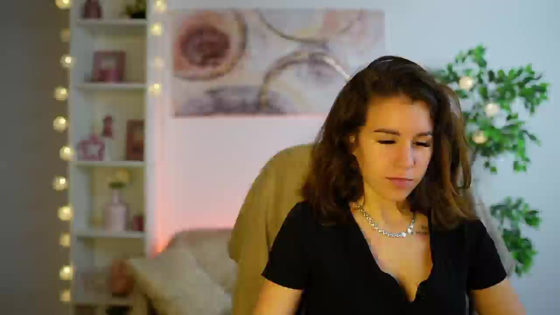 Gallery image thumbnail from Alyssa_Hall's myfreecams stream on, 12/08/2024, 17:52 image 3 of 20