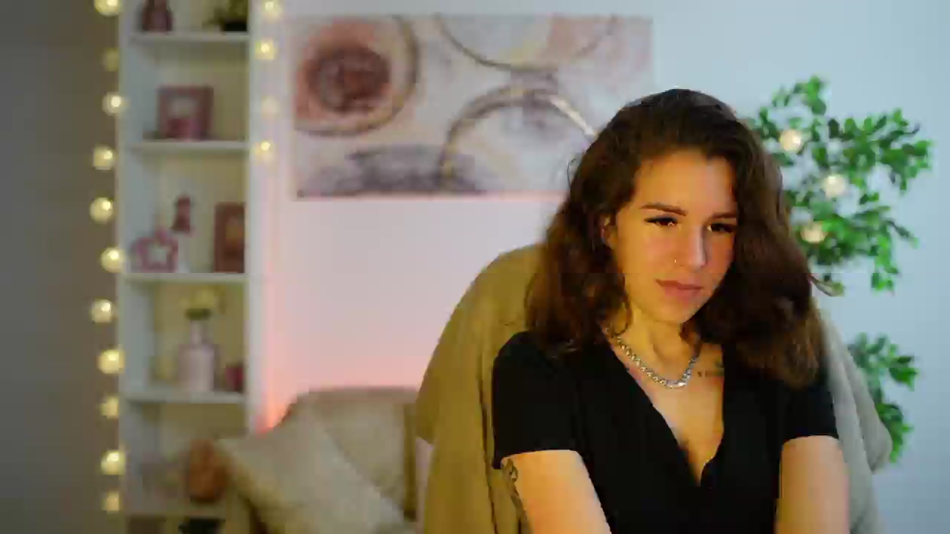 Gallery image thumbnail from Alyssa_Hall's myfreecams stream on, 12/08/2024, 17:52 image 9 of 20