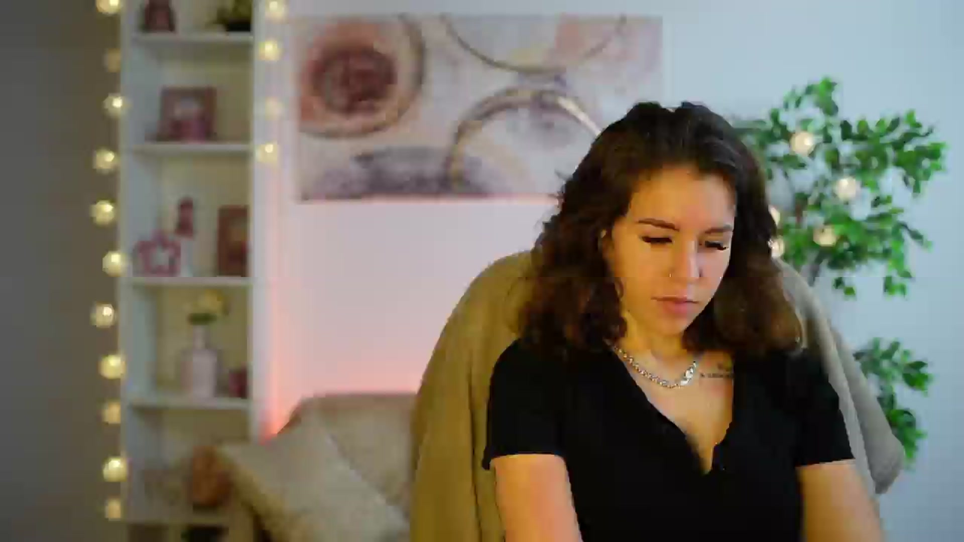 Gallery image thumbnail from Alyssa_Hall's myfreecams stream on, 12/08/2024, 17:52 image 15 of 20
