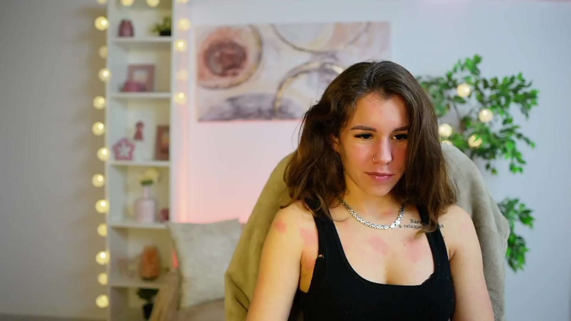 Gallery image thumbnail from Alyssa_Hall's myfreecams stream on, 12/12/2024, 16:35 image 10 of 20