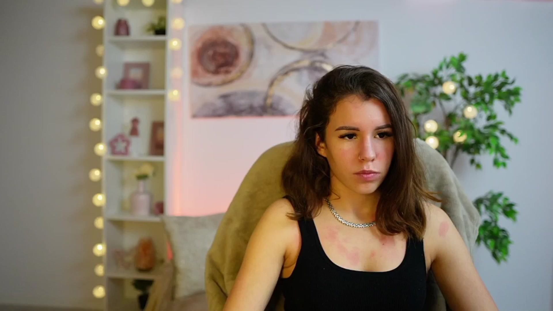 Gallery image thumbnail from Alyssa_Hall's myfreecams stream on, 12/12/2024, 16:35 image 3 of 20