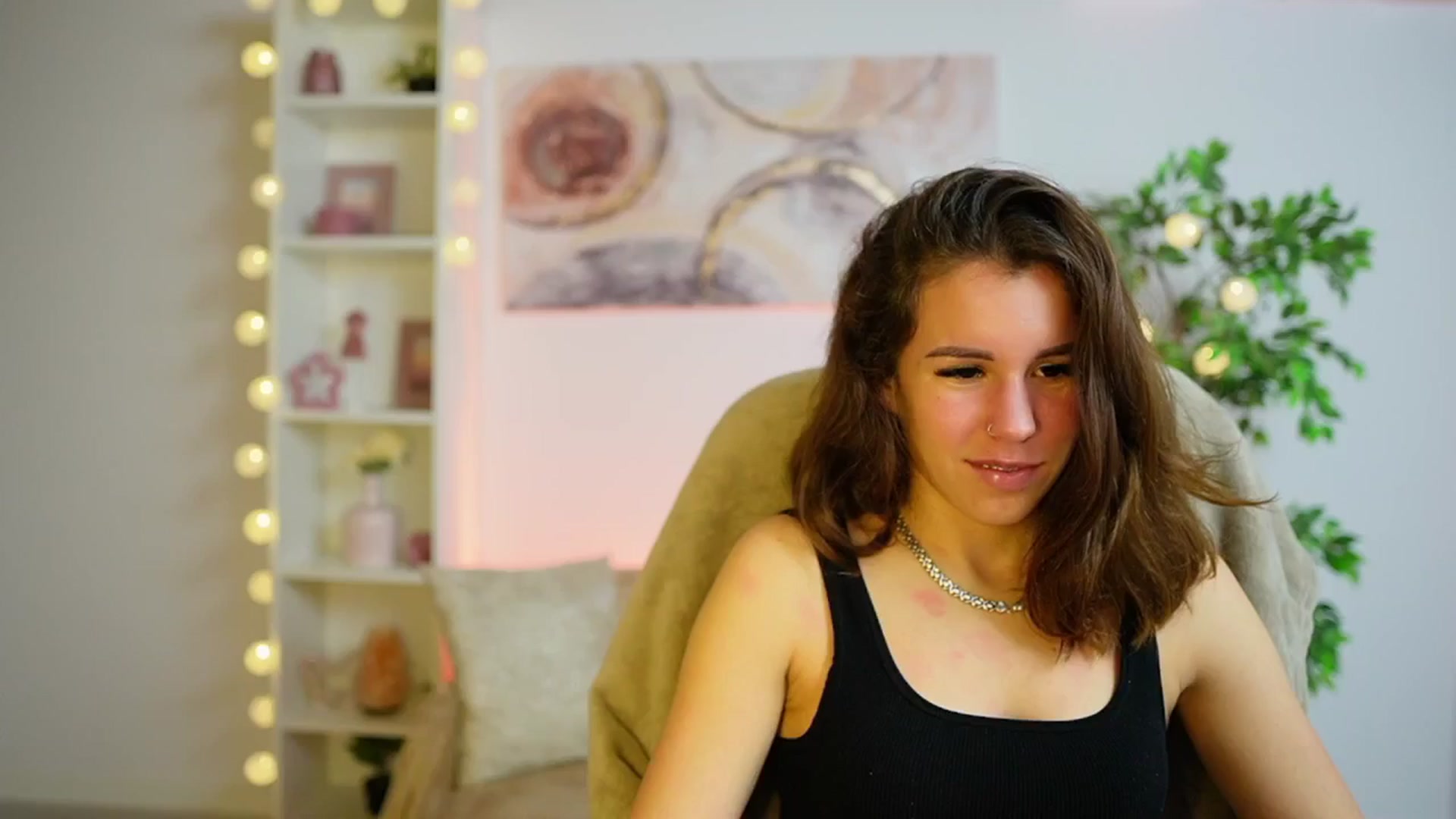 Gallery image thumbnail from Alyssa_Hall's myfreecams stream on, 12/12/2024, 16:35 image 19 of 20