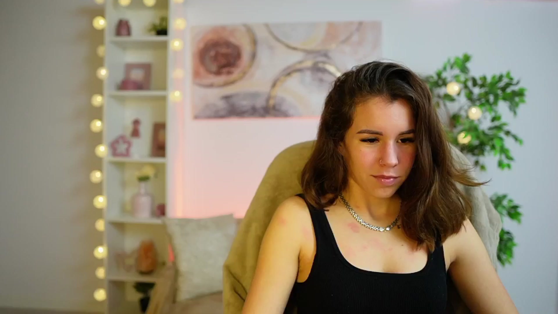 Gallery image thumbnail from Alyssa_Hall's myfreecams stream on, 12/12/2024, 16:35 image 18 of 20