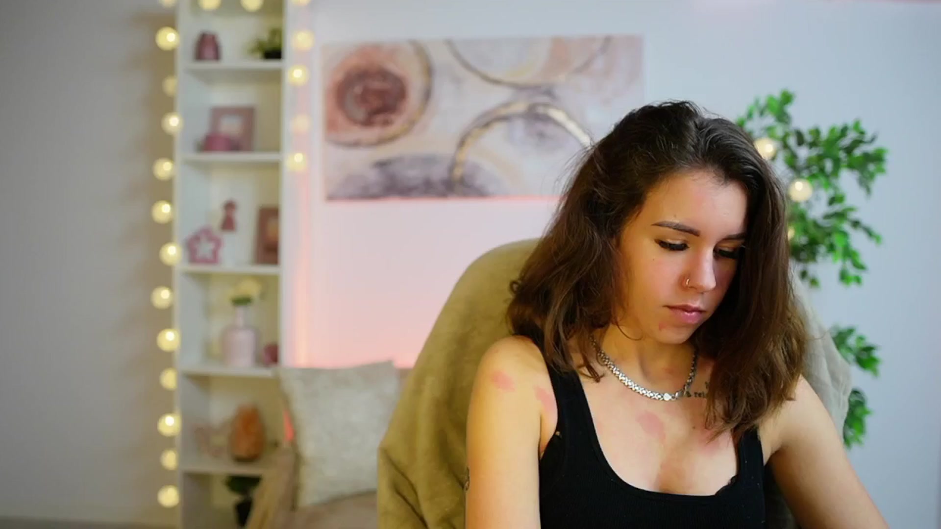 Gallery image thumbnail from Alyssa_Hall's myfreecams stream on, 12/12/2024, 16:35 image 12 of 20