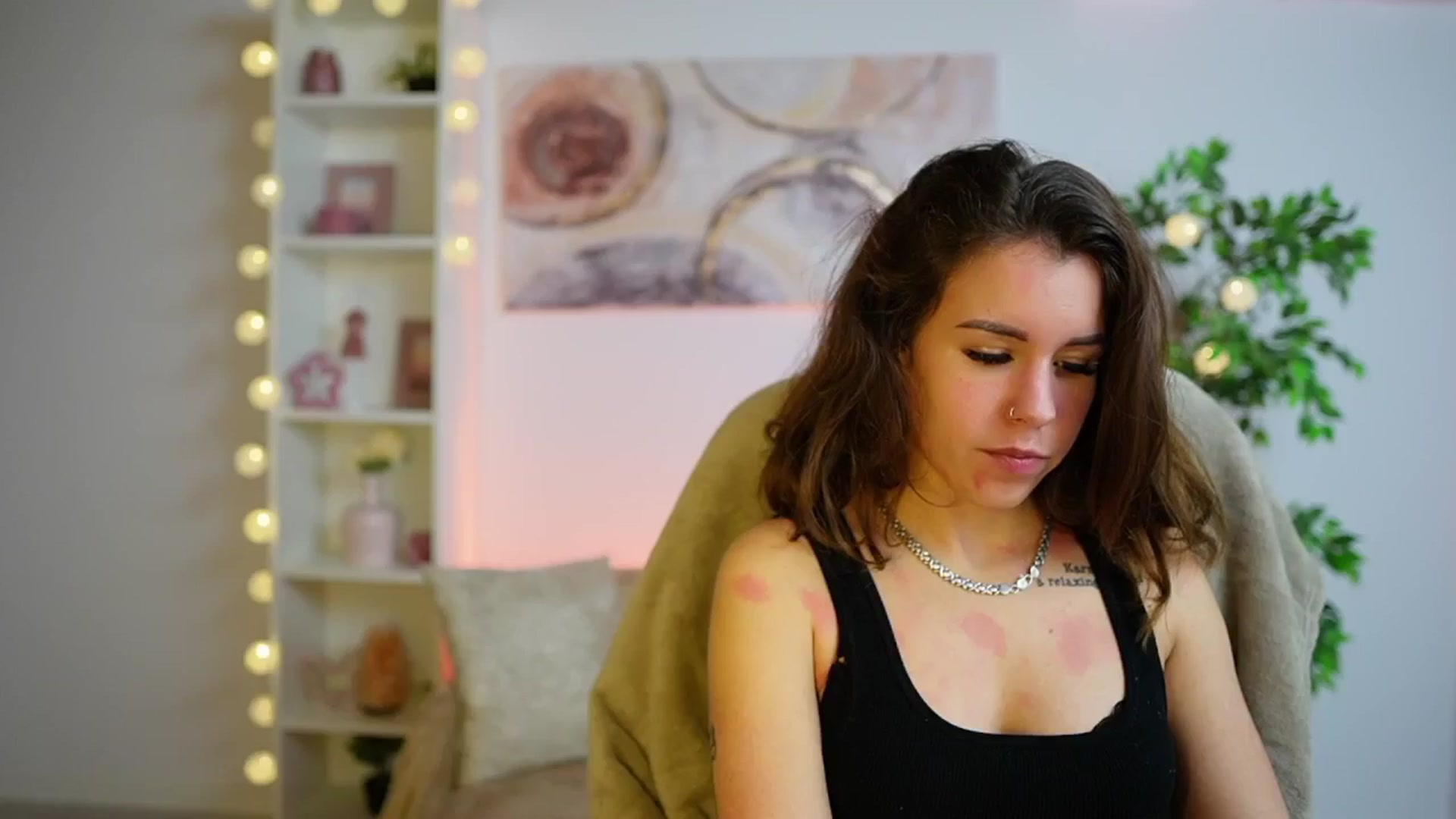 Gallery image thumbnail from Alyssa_Hall's myfreecams stream on, 12/12/2024, 16:35 image 11 of 20