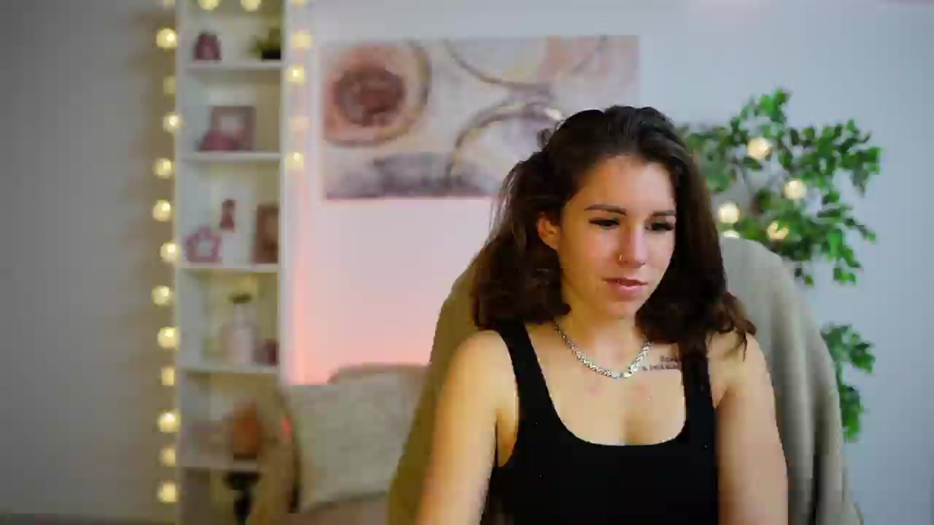 Gallery image thumbnail from Alyssa_Hall's myfreecams stream on, 12/12/2024, 18:51 image 17 of 20