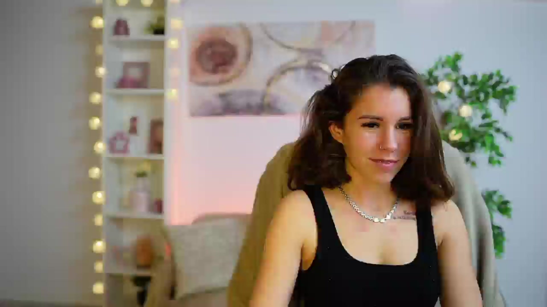 Gallery image thumbnail from Alyssa_Hall's myfreecams stream on, 12/12/2024, 18:51 image 9 of 20