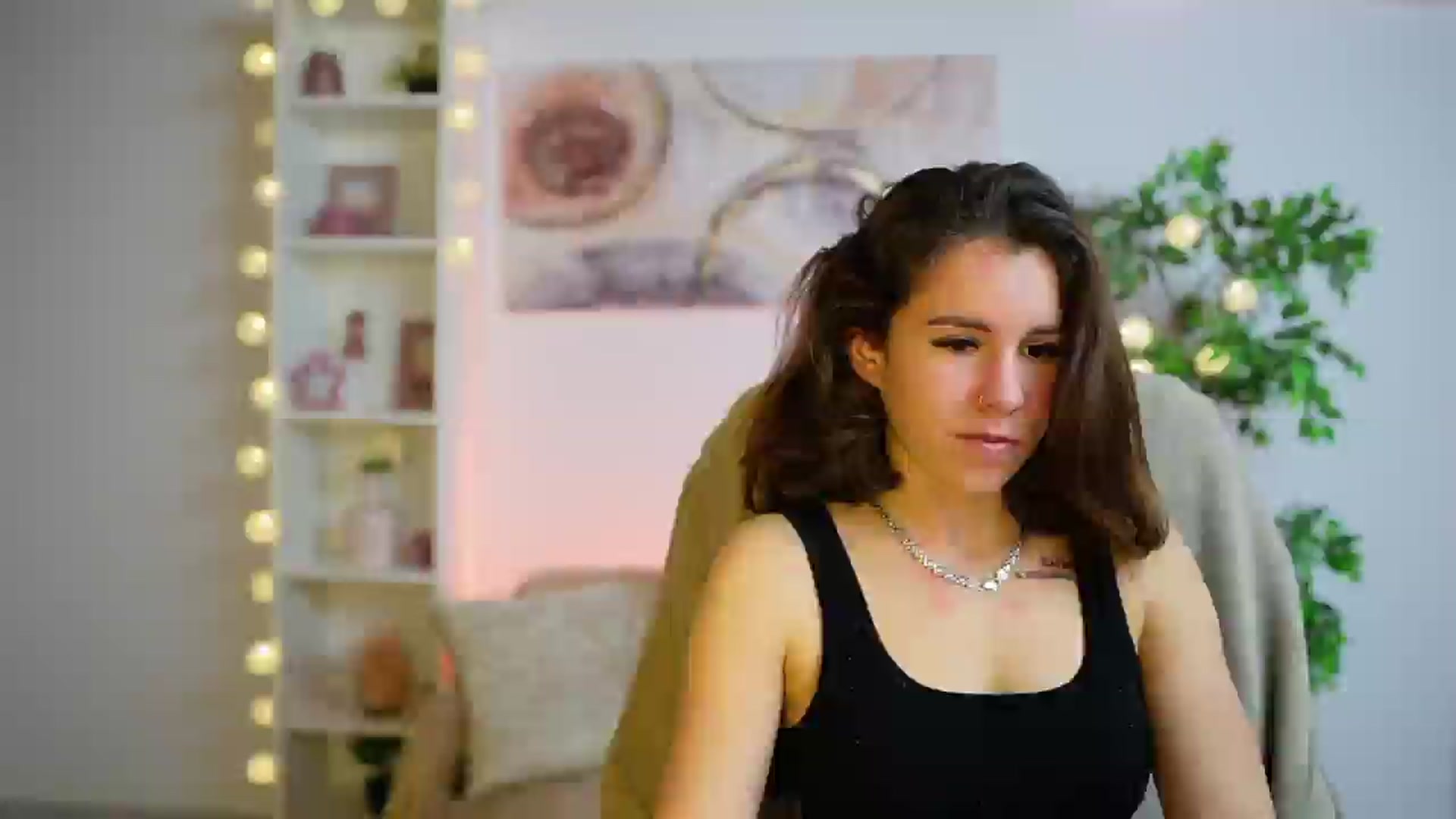 Gallery image thumbnail from Alyssa_Hall's myfreecams stream on, 12/12/2024, 18:51 image 13 of 20