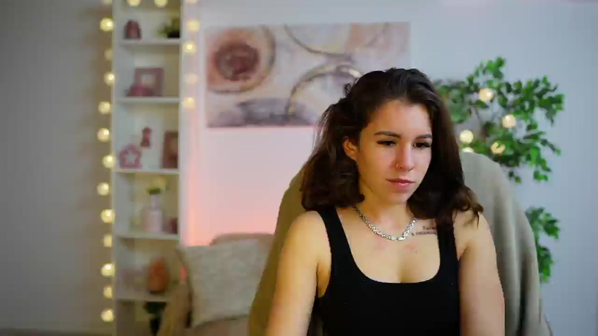 Gallery image thumbnail from Alyssa_Hall's myfreecams stream on, 12/12/2024, 18:51 image 16 of 20