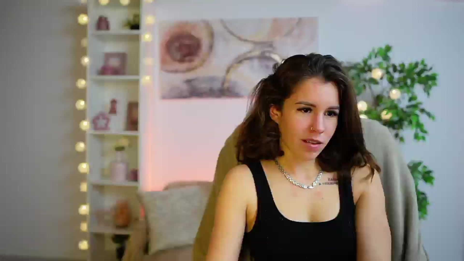 Gallery image thumbnail from Alyssa_Hall's myfreecams stream on, 12/12/2024, 18:51 image 19 of 20
