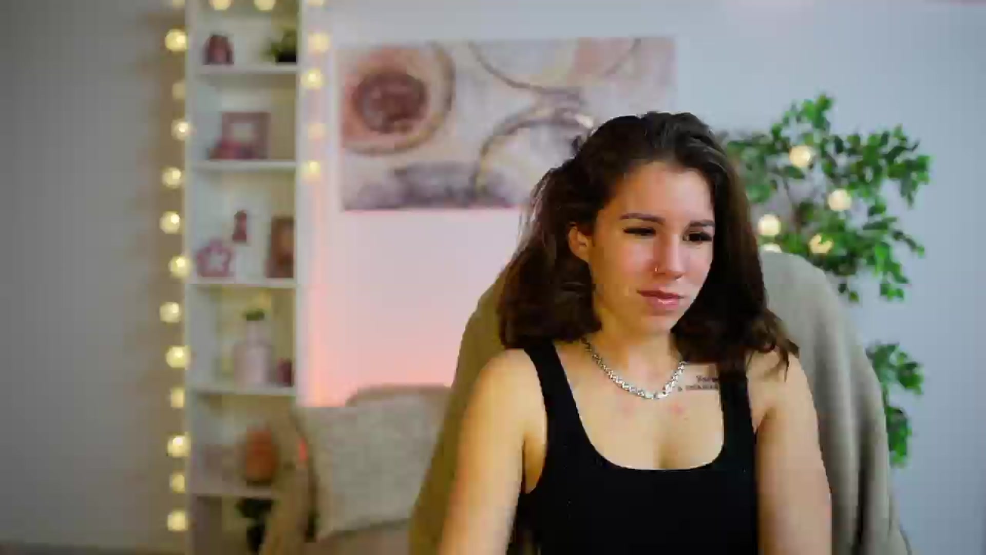 Gallery image thumbnail from Alyssa_Hall's myfreecams stream on, 12/12/2024, 18:51 image 18 of 20
