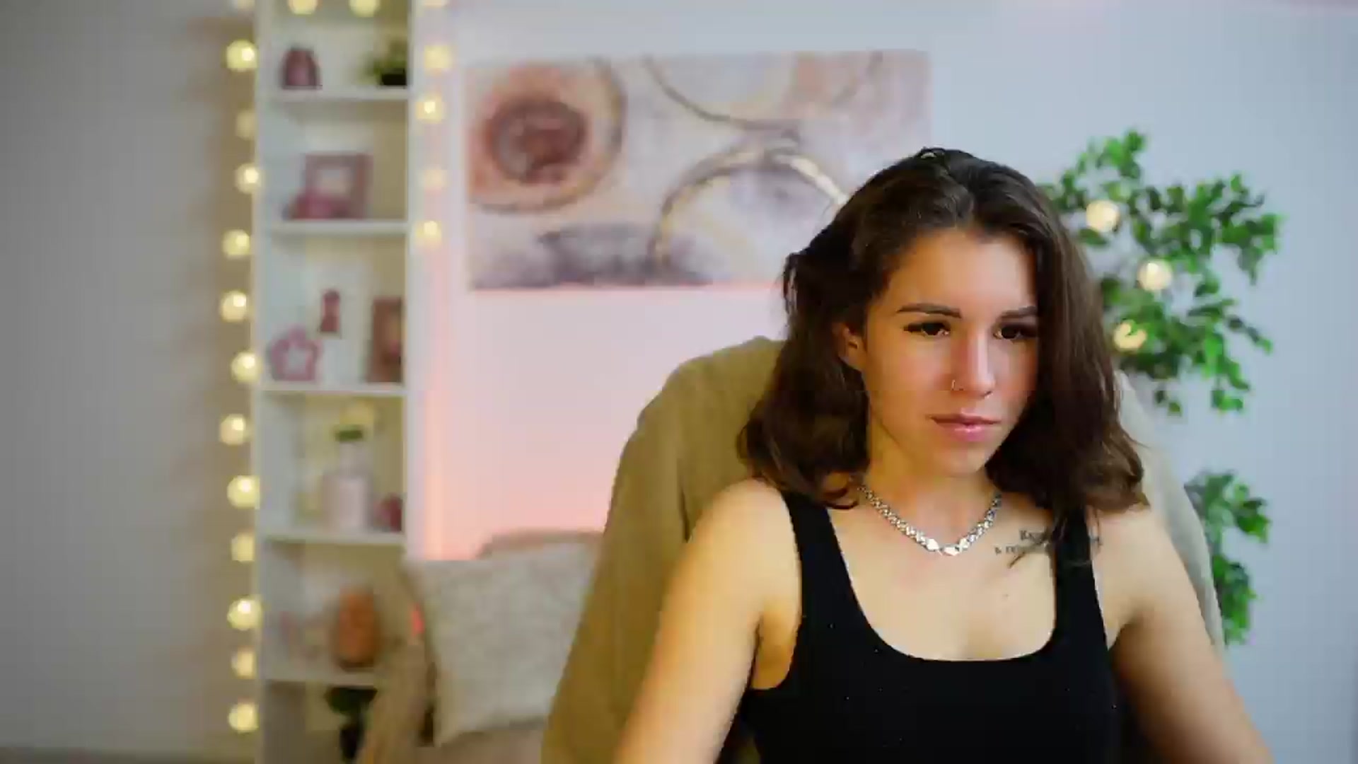 Gallery image thumbnail from Alyssa_Hall's myfreecams stream on, 12/12/2024, 18:51 image 1 of 20