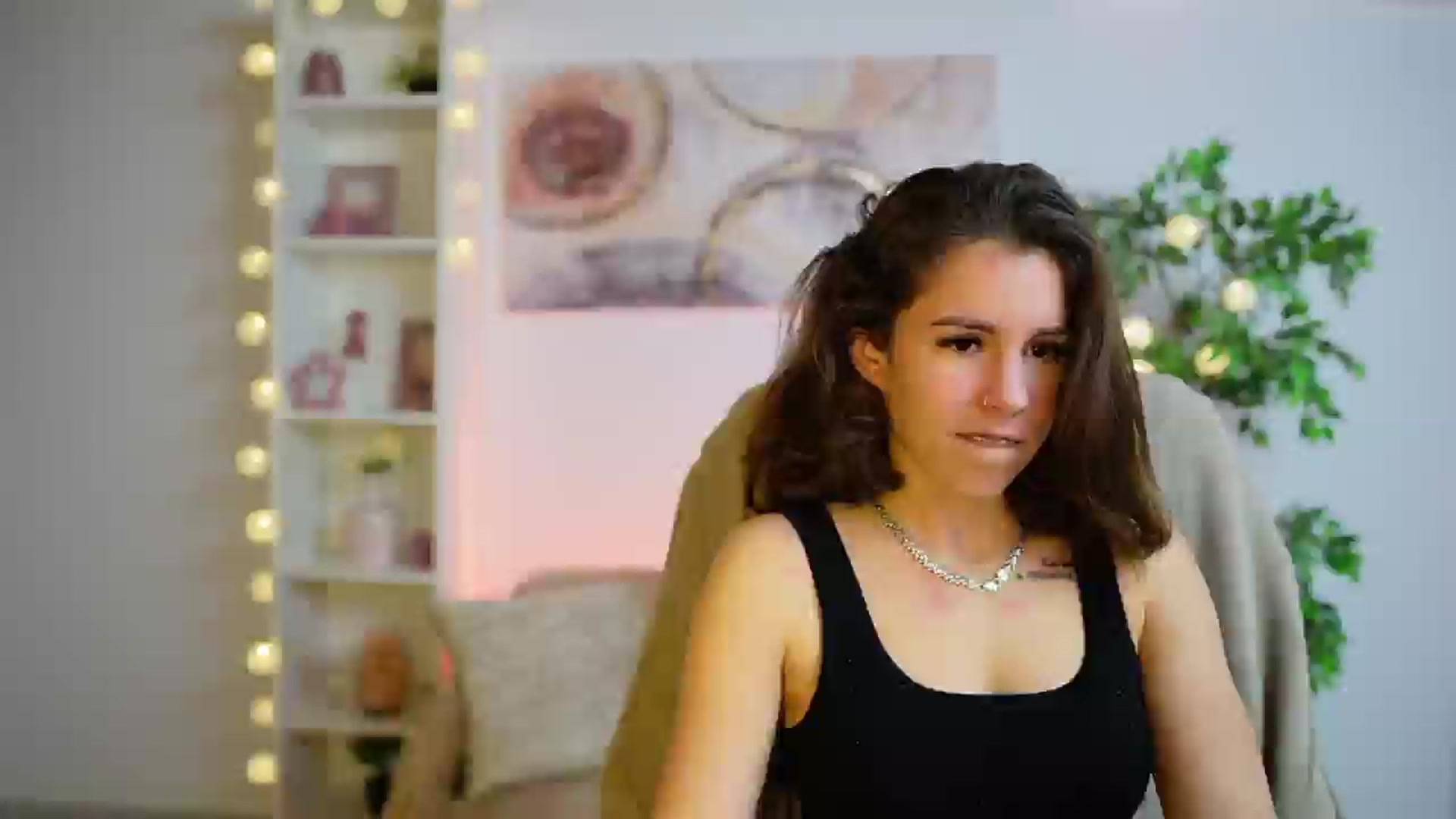 Gallery image thumbnail from Alyssa_Hall's myfreecams stream on, 12/12/2024, 18:51 image 12 of 20