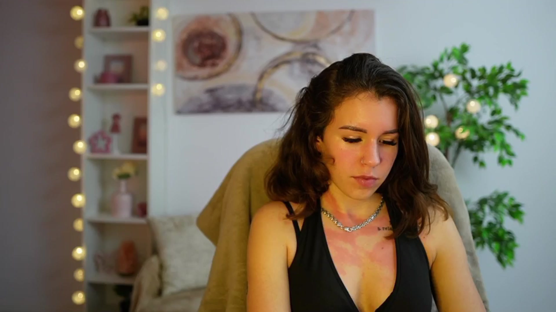 Gallery image thumbnail from Alyssa_Hall's myfreecams stream on, 12/13/2024, 15:06 image 17 of 20