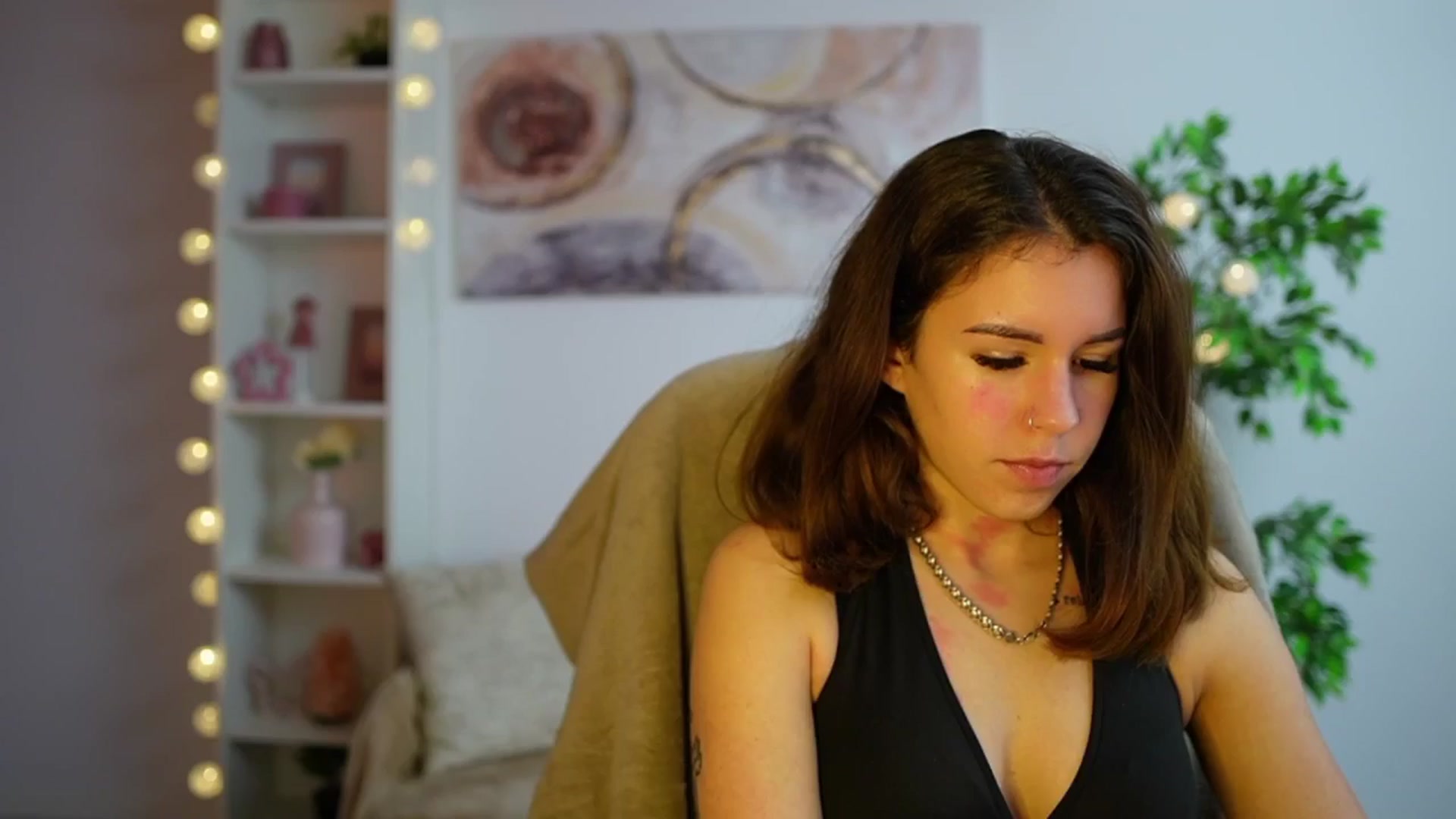 Gallery image thumbnail from Alyssa_Hall's myfreecams stream on, 12/13/2024, 15:06 image 2 of 20