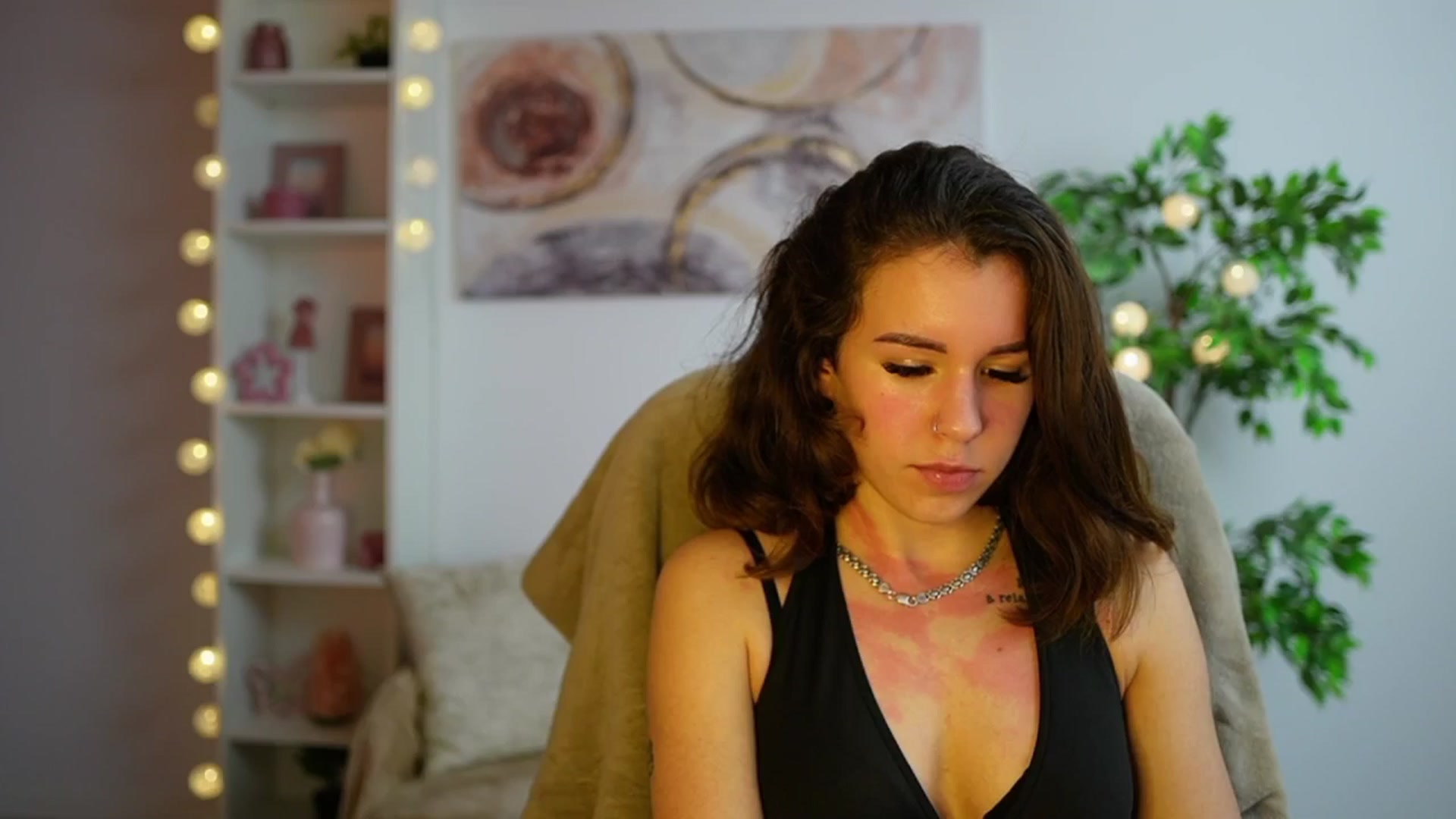 Gallery image thumbnail from Alyssa_Hall's myfreecams stream on, 12/13/2024, 15:06 image 18 of 20