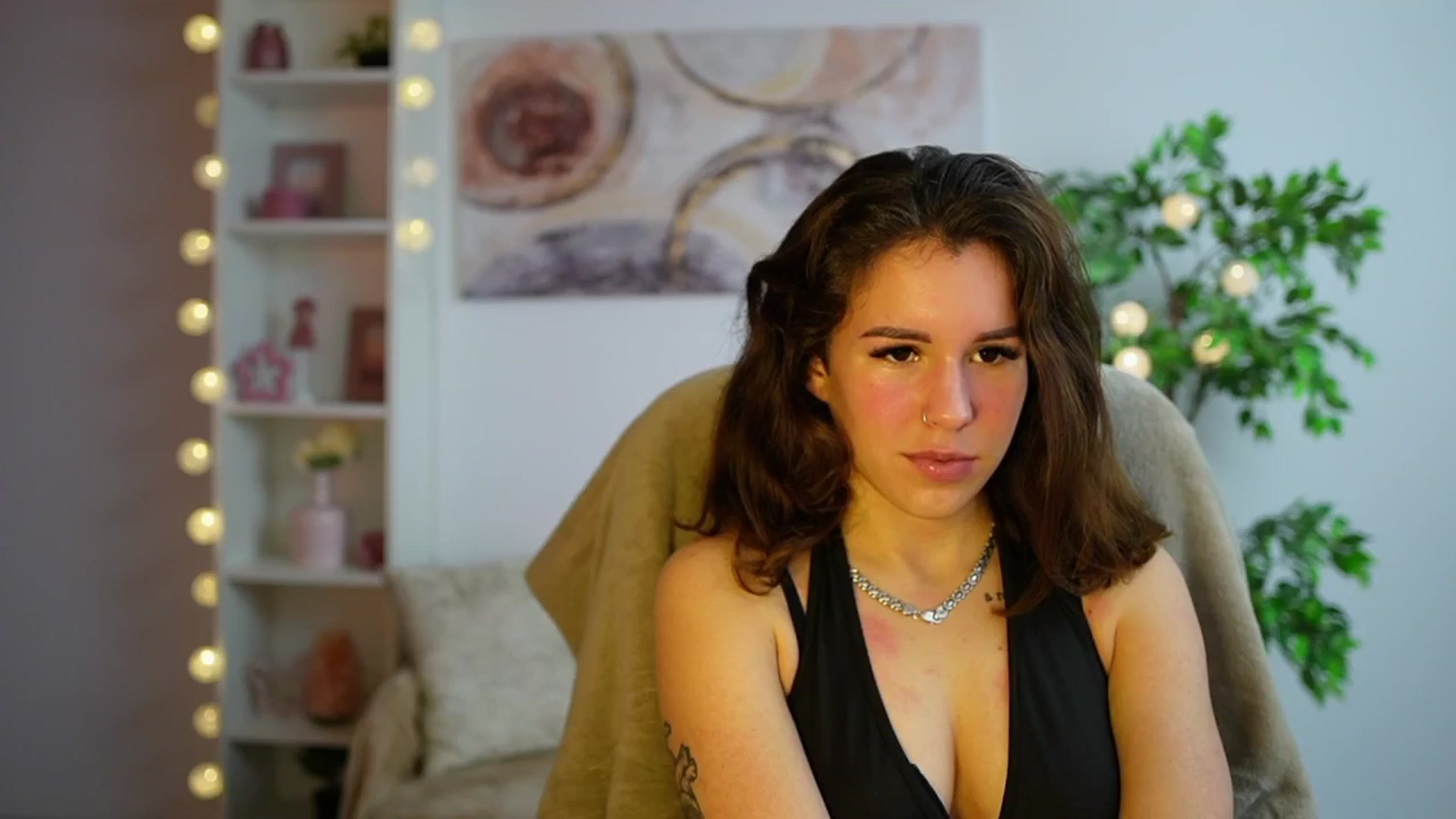 Gallery image thumbnail from Alyssa_Hall's myfreecams stream on, 12/13/2024, 15:06 image 13 of 20