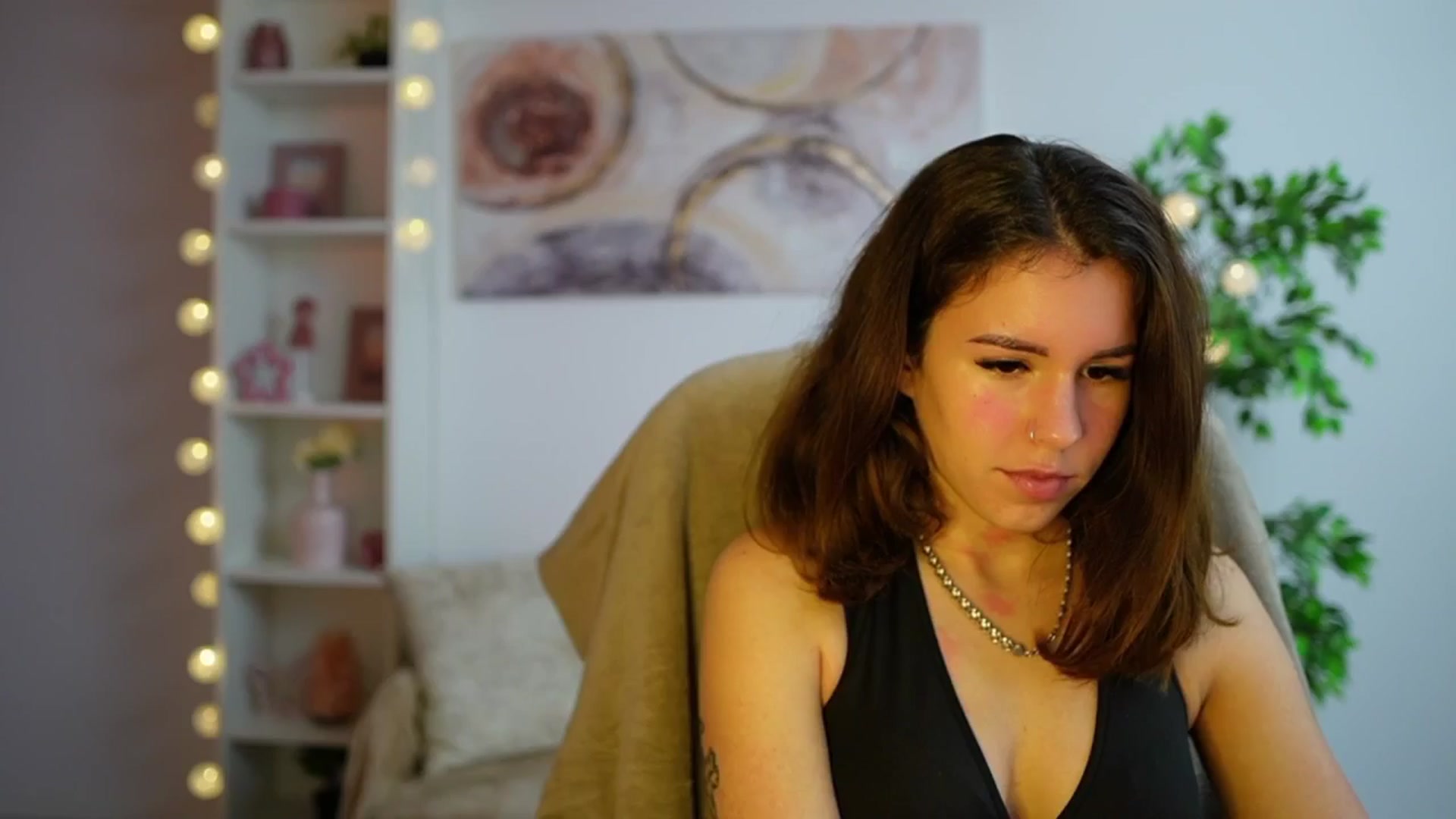 Gallery image thumbnail from Alyssa_Hall's myfreecams stream on, 12/13/2024, 15:06 image 4 of 20