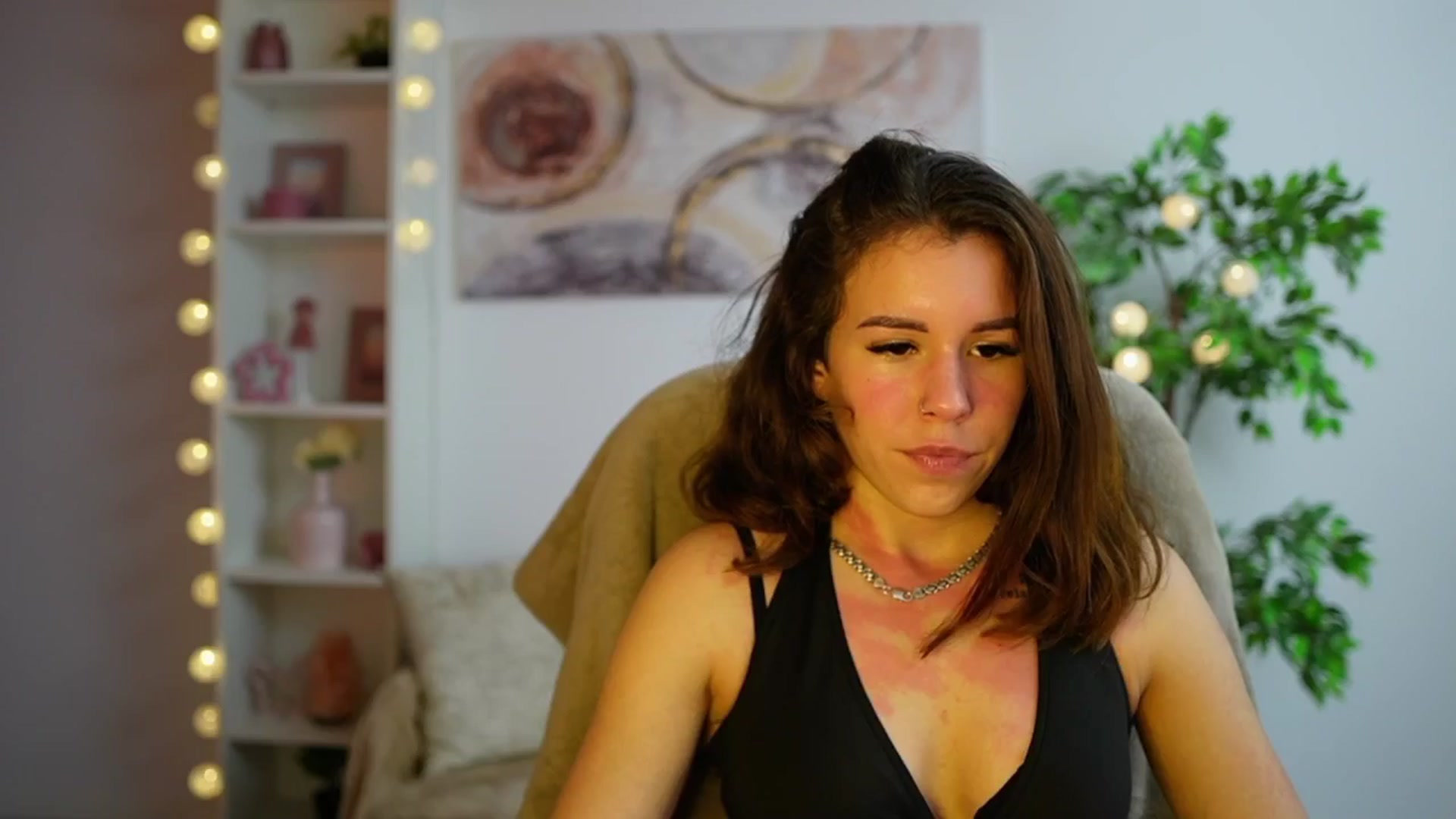 Gallery image thumbnail from Alyssa_Hall's myfreecams stream on, 12/13/2024, 15:06 image 16 of 20