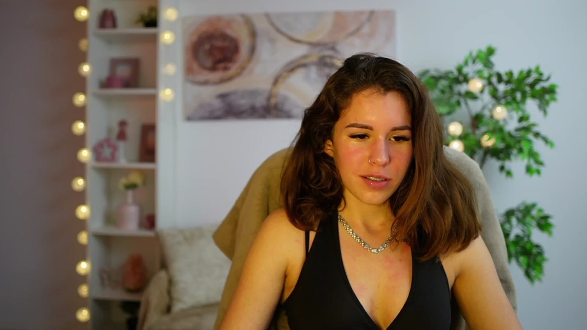 Gallery image thumbnail from Alyssa_Hall's myfreecams stream on, 12/13/2024, 16:01 image 9 of 20