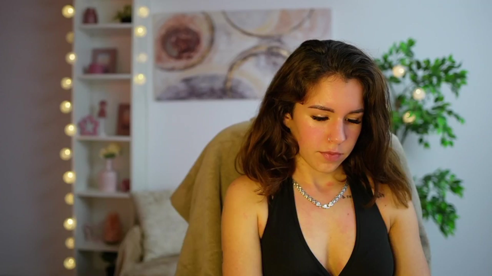 Gallery image thumbnail from Alyssa_Hall's myfreecams stream on, 12/13/2024, 16:01 image 3 of 20