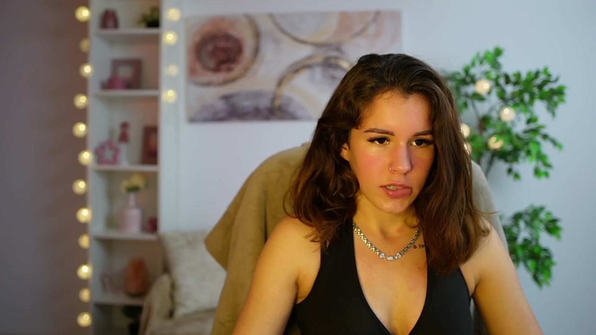 Gallery image thumbnail from Alyssa_Hall's myfreecams stream on, 12/13/2024, 16:01 image 5 of 20