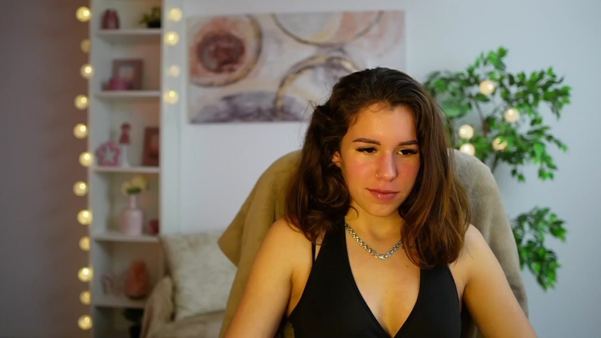 Gallery image thumbnail from Alyssa_Hall's myfreecams stream on, 12/13/2024, 16:01 image 16 of 20