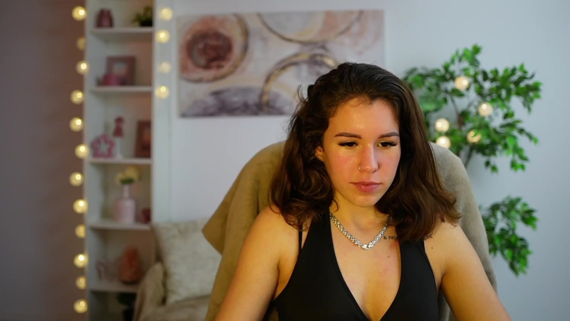 Gallery image thumbnail from Alyssa_Hall's myfreecams stream on, 12/13/2024, 16:01 image 13 of 20