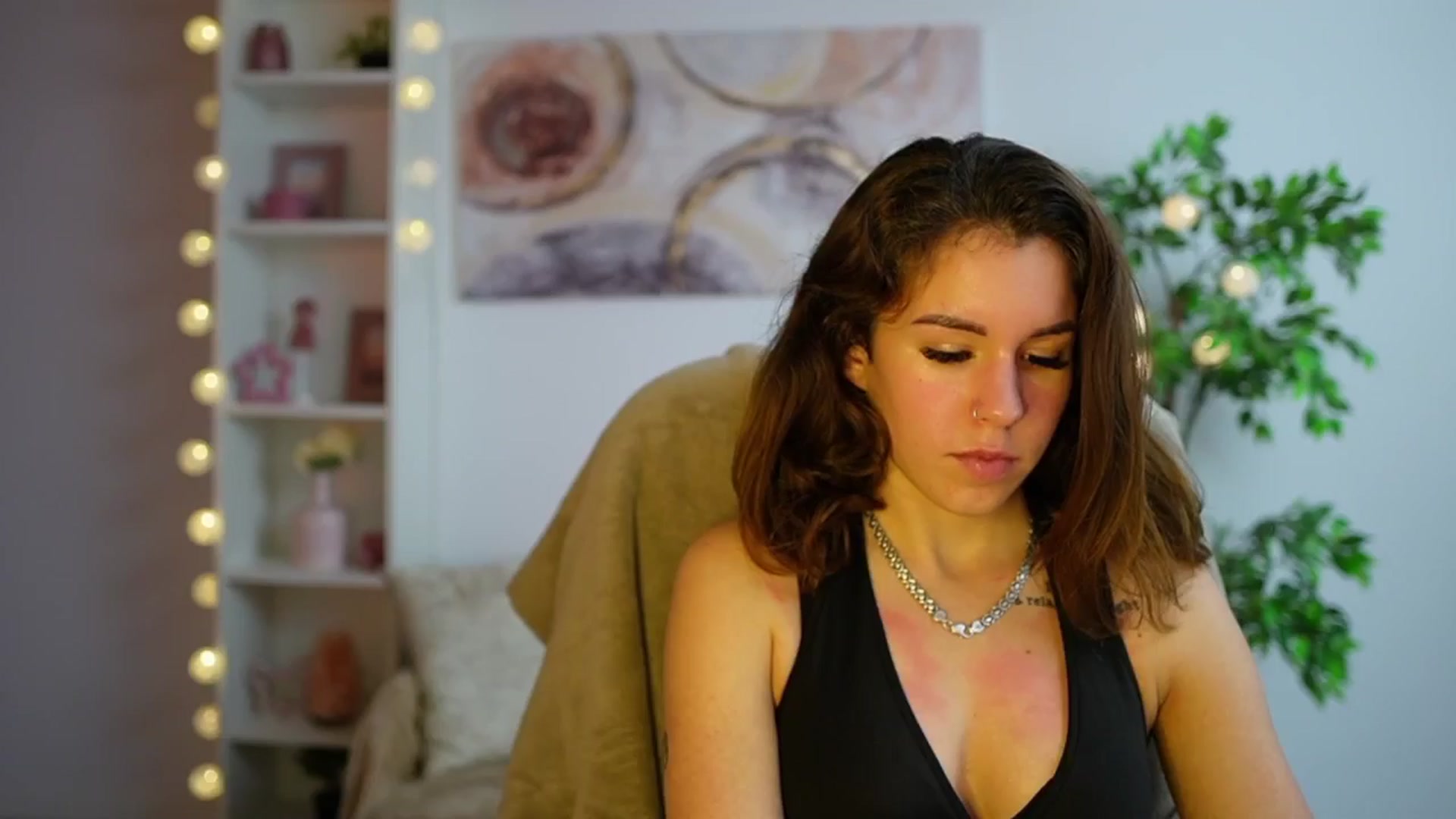 Gallery image thumbnail from Alyssa_Hall's myfreecams stream on, 12/13/2024, 16:01 image 19 of 20