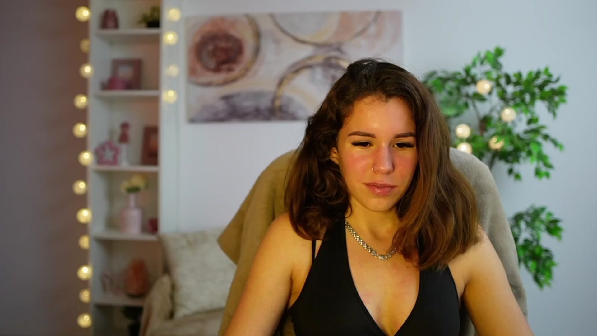 Gallery image thumbnail from Alyssa_Hall's myfreecams stream on, 12/13/2024, 16:01 image 10 of 20