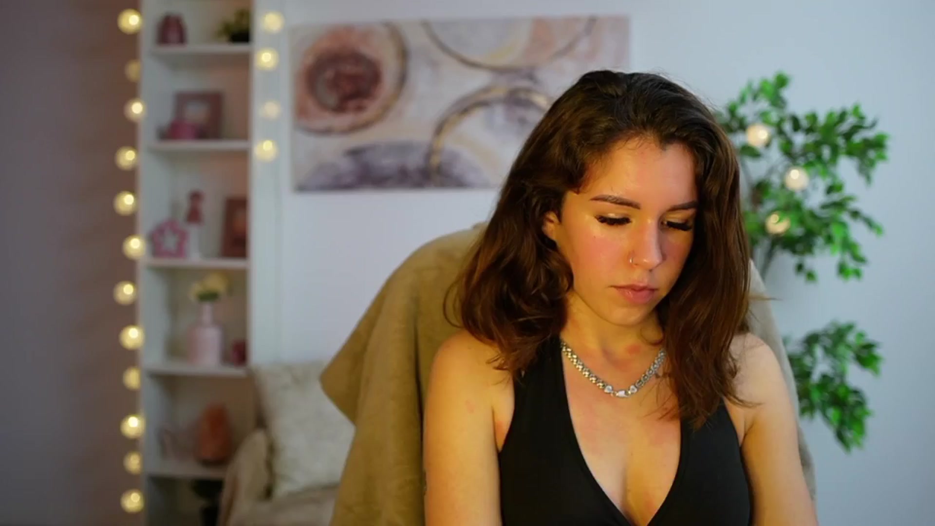 Gallery image thumbnail from Alyssa_Hall's myfreecams stream on, 12/13/2024, 16:01 image 1 of 20