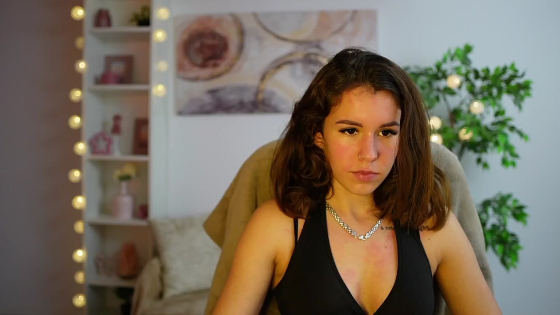 Gallery image thumbnail from Alyssa_Hall's myfreecams stream on, 12/13/2024, 16:01 image 8 of 20