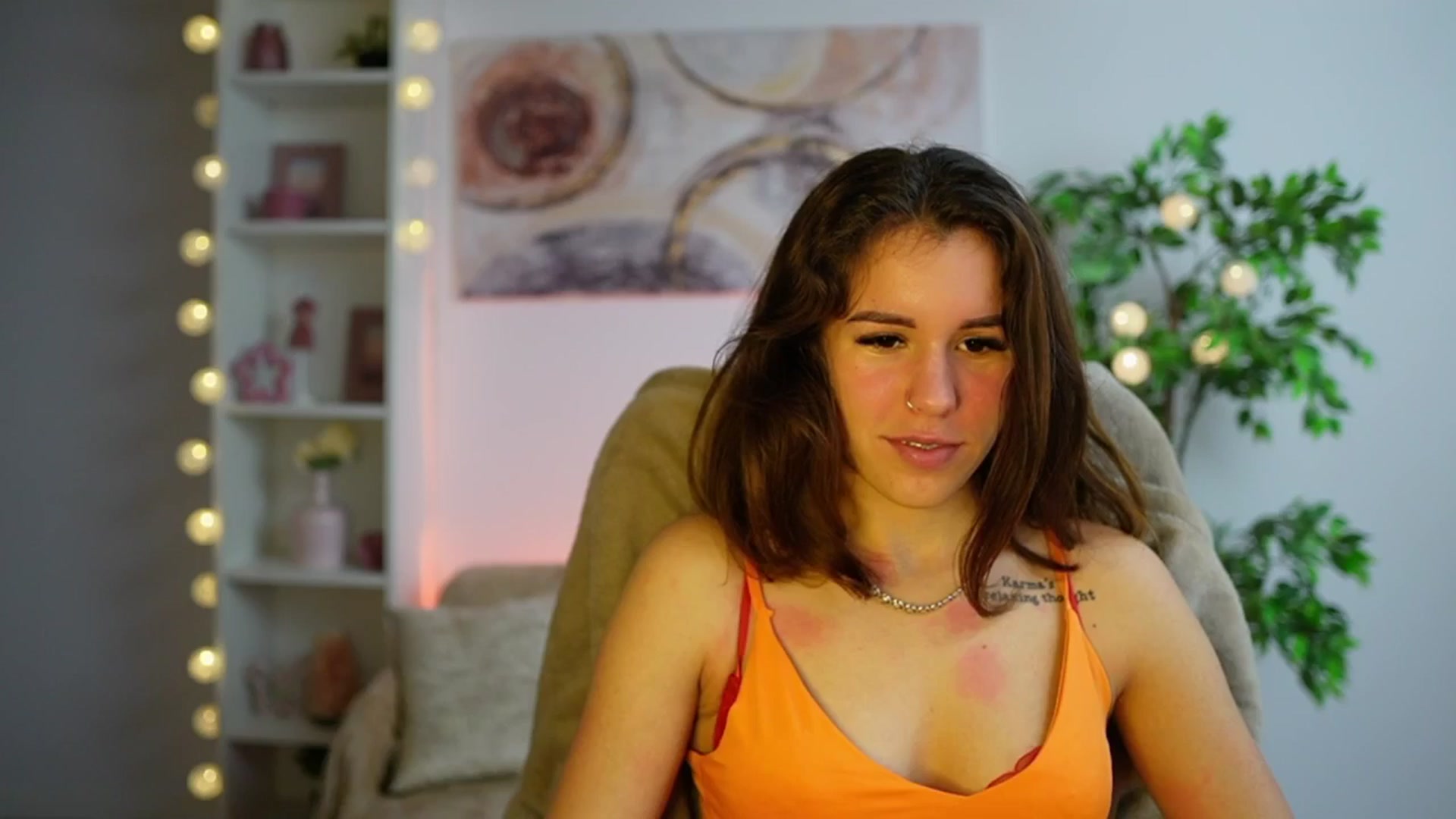 Gallery image thumbnail from Alyssa_Hall's myfreecams stream on, 12/14/2024, 14:14 image 17 of 20