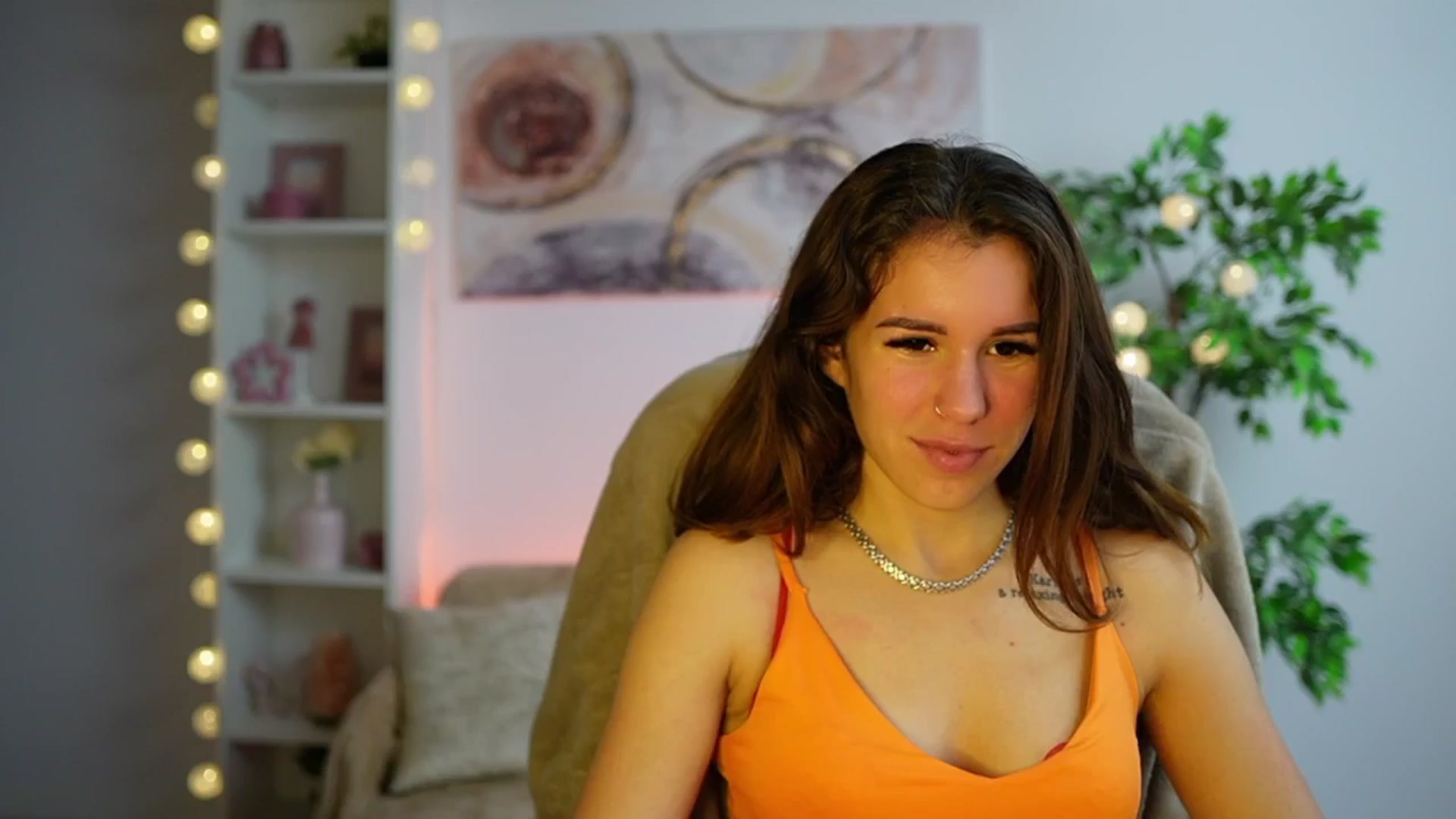 Gallery image thumbnail from Alyssa_Hall's myfreecams stream on, 12/14/2024, 14:14 image 15 of 20