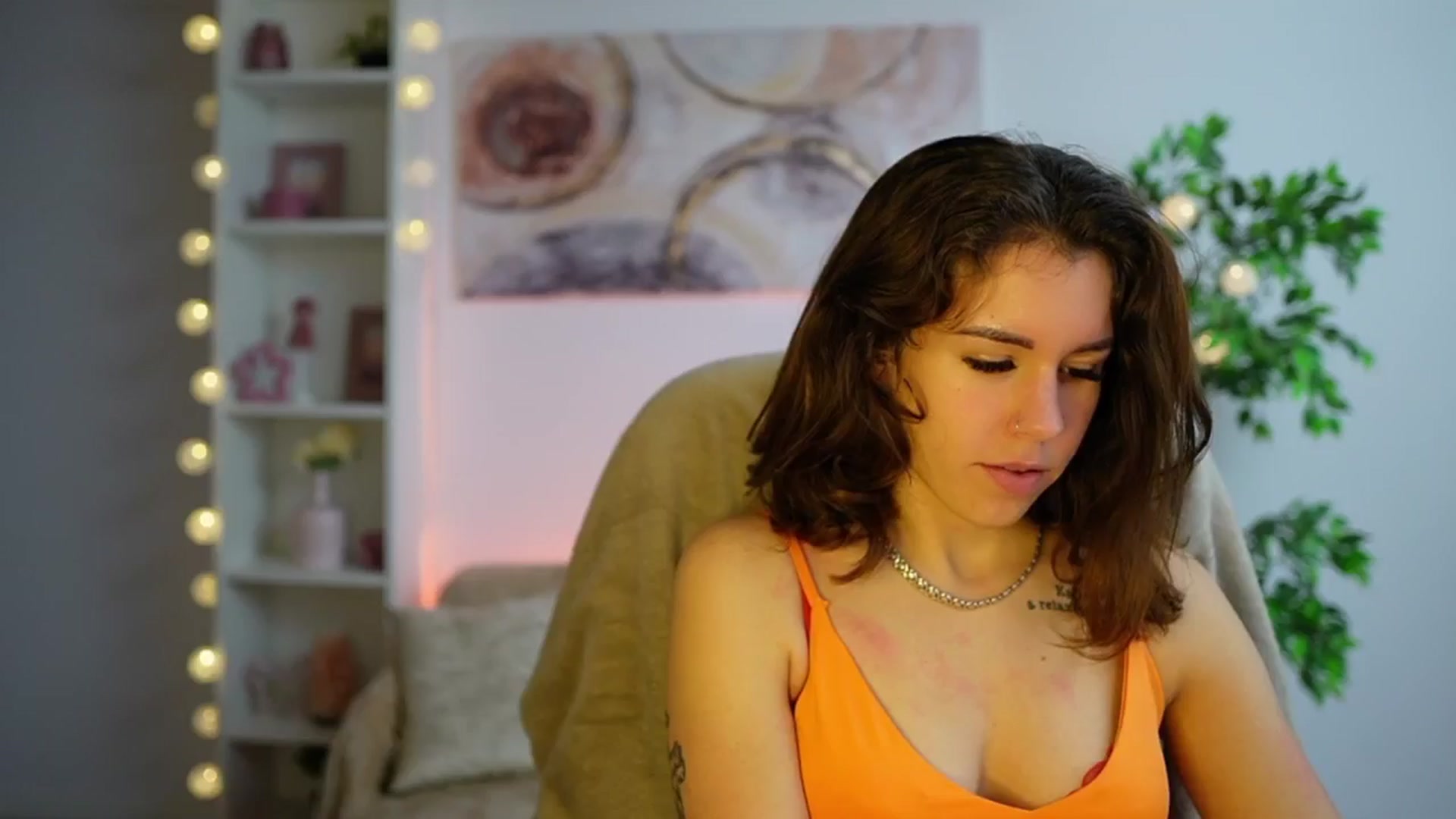 Gallery image thumbnail from Alyssa_Hall's myfreecams stream on, 12/14/2024, 14:14 image 7 of 20