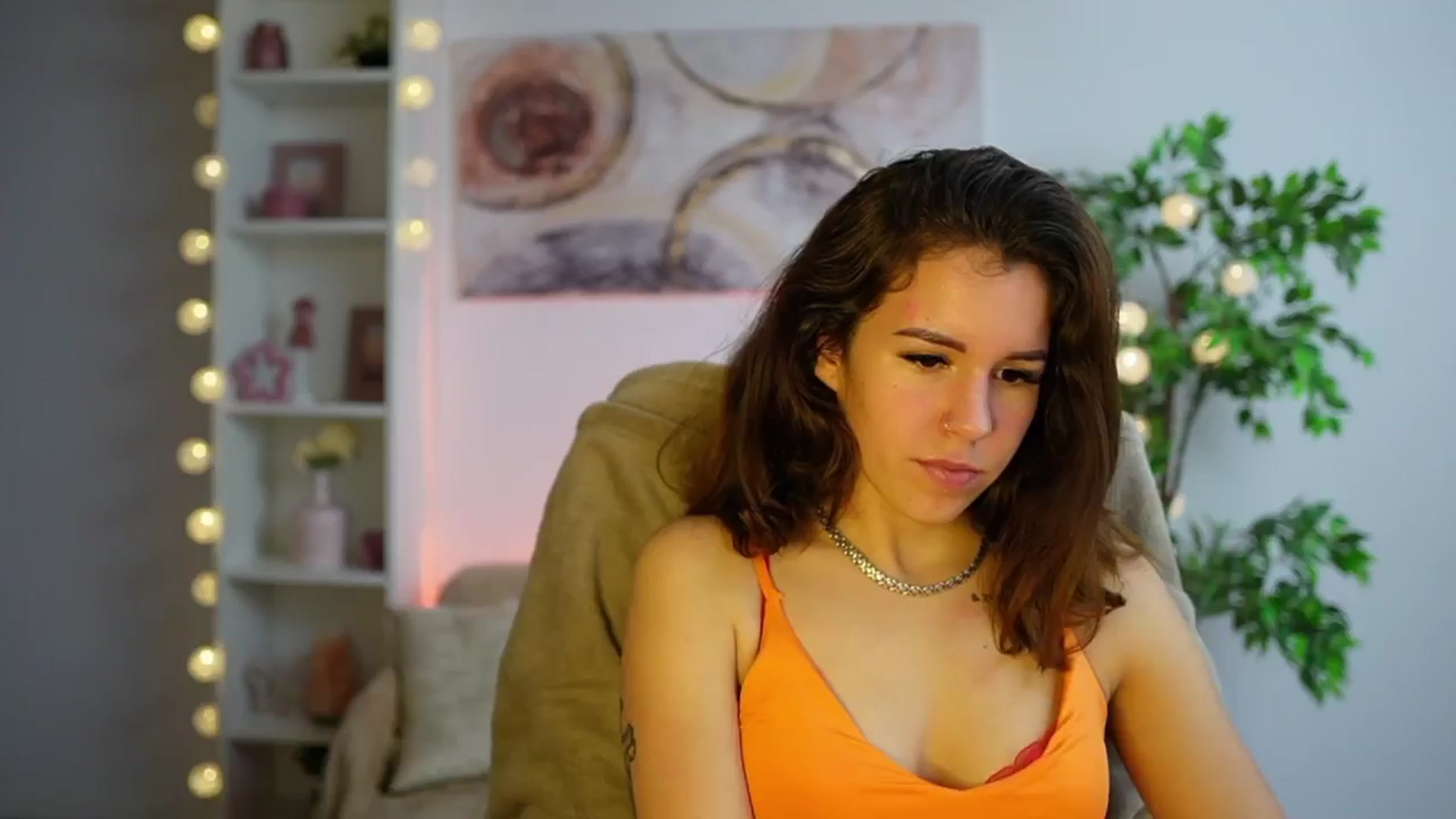 Gallery image thumbnail from Alyssa_Hall's myfreecams stream on, 12/14/2024, 15:00 image 1 of 20
