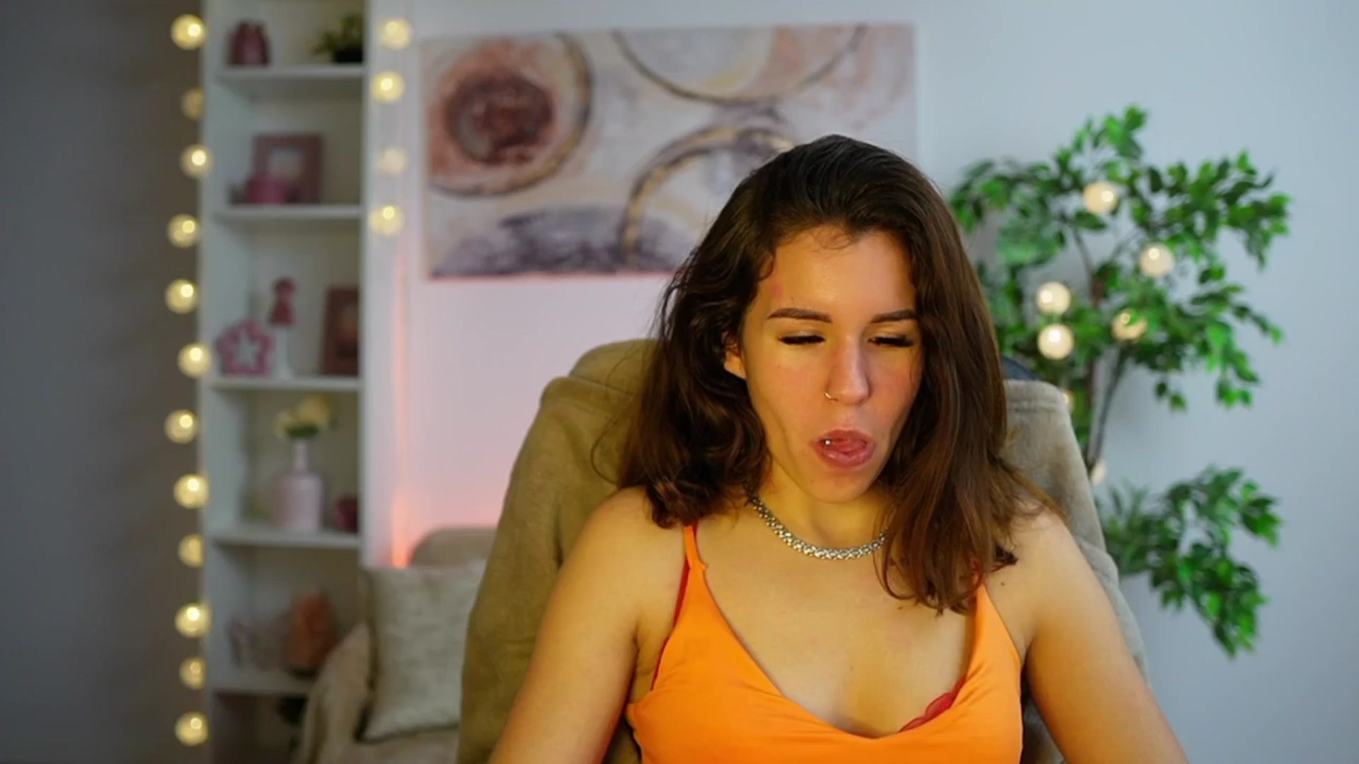 Gallery image thumbnail from Alyssa_Hall's myfreecams stream on, 12/14/2024, 15:00 image 2 of 20