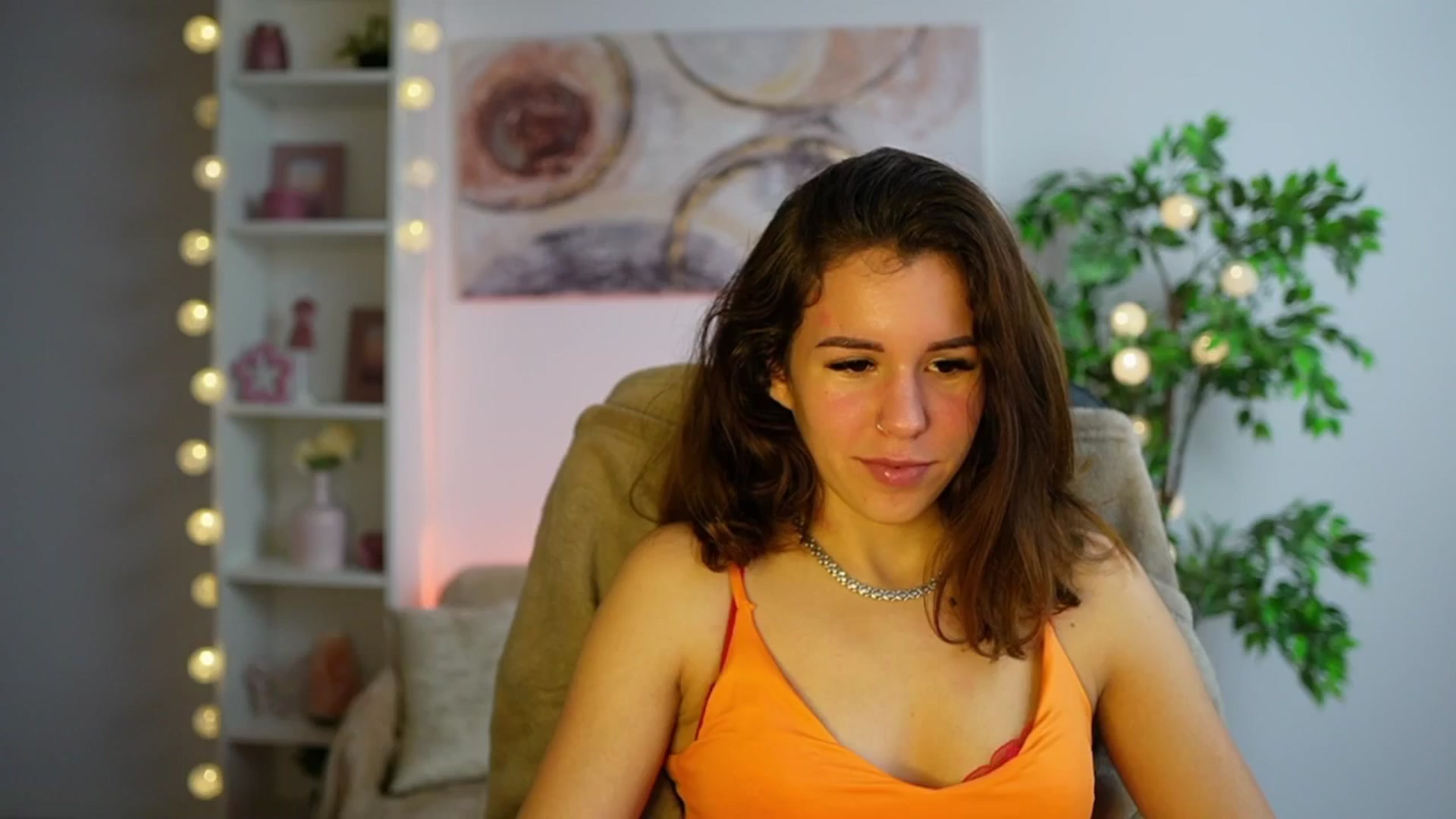 Gallery image thumbnail from Alyssa_Hall's myfreecams stream on, 12/14/2024, 15:00 image 3 of 20