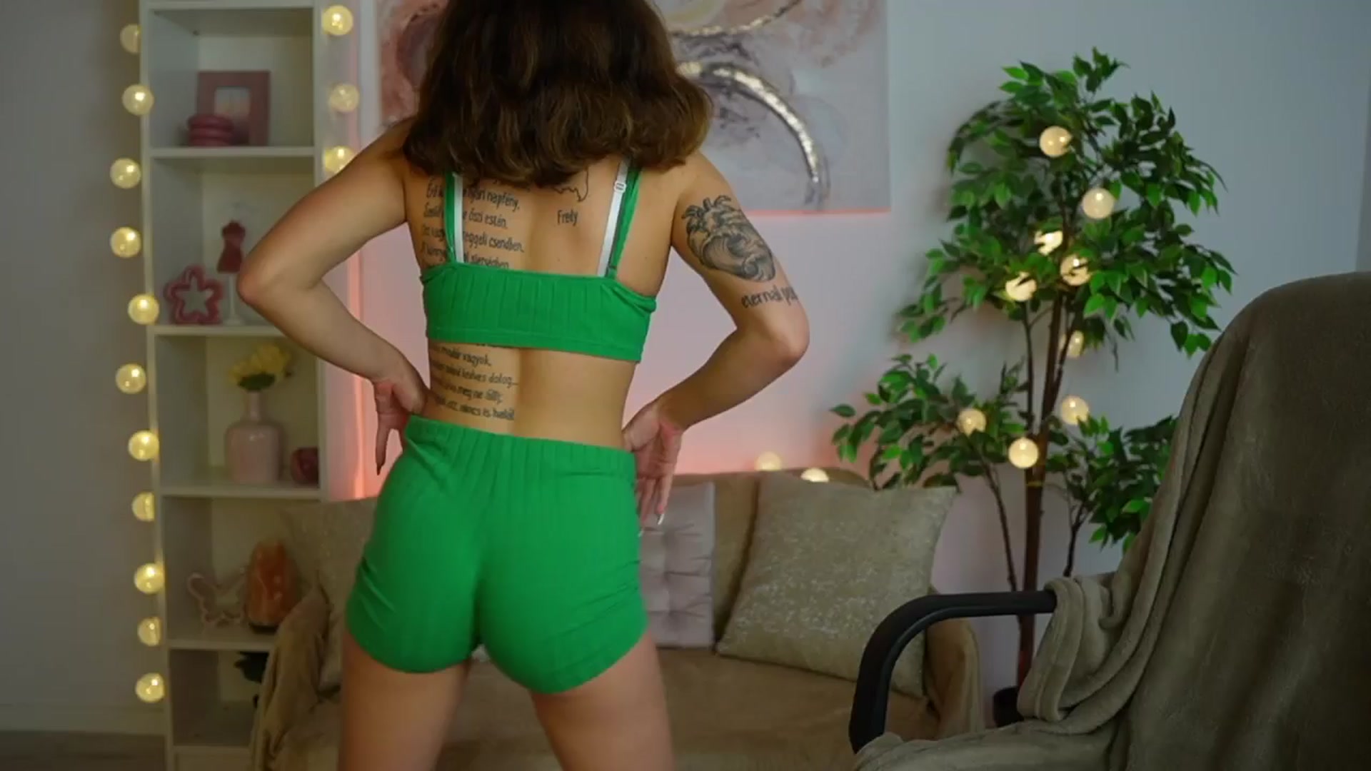 Gallery image thumbnail from Alyssa_Hall's myfreecams stream on, 12/15/2024, 14:41 image 12 of 20