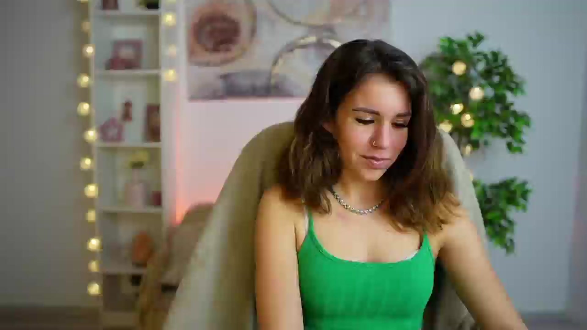 Gallery image thumbnail from Alyssa_Hall's myfreecams stream on, 12/15/2024, 17:04 image 11 of 20