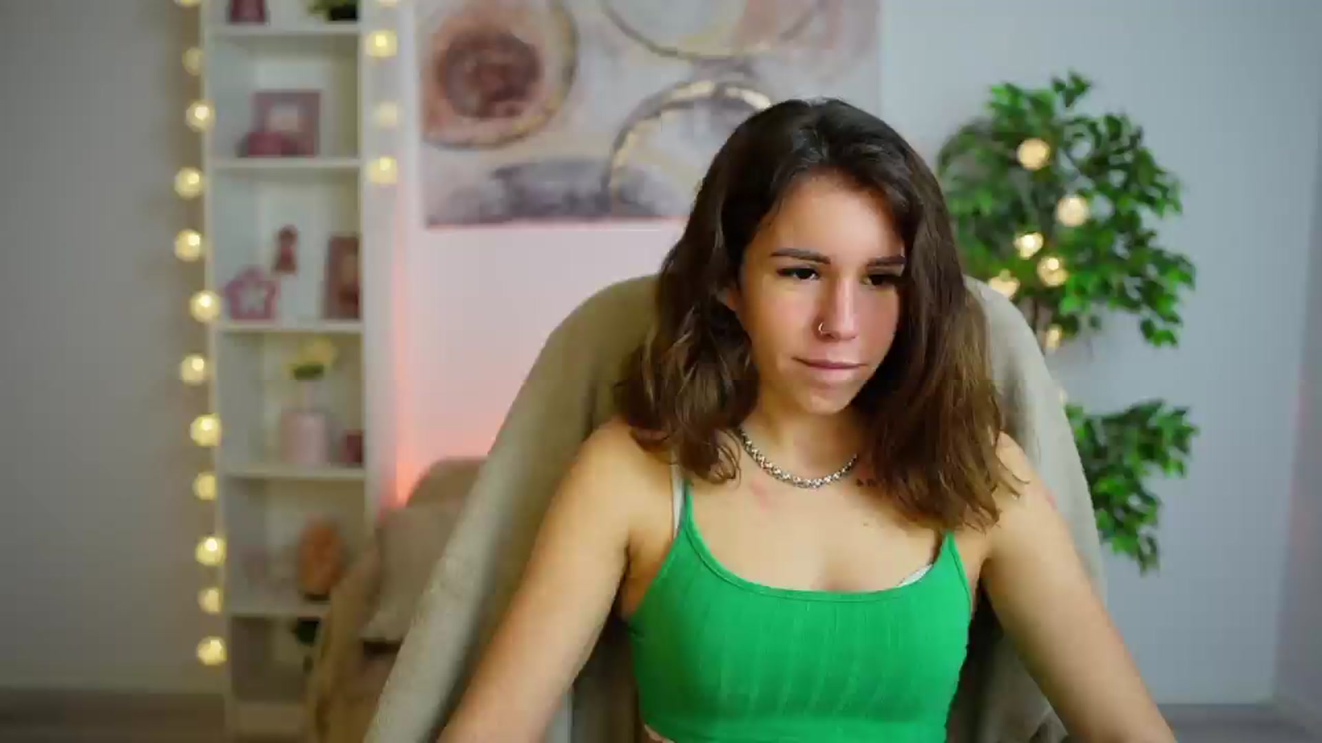 Gallery image thumbnail from Alyssa_Hall's myfreecams stream on, 12/15/2024, 17:04 image 12 of 20