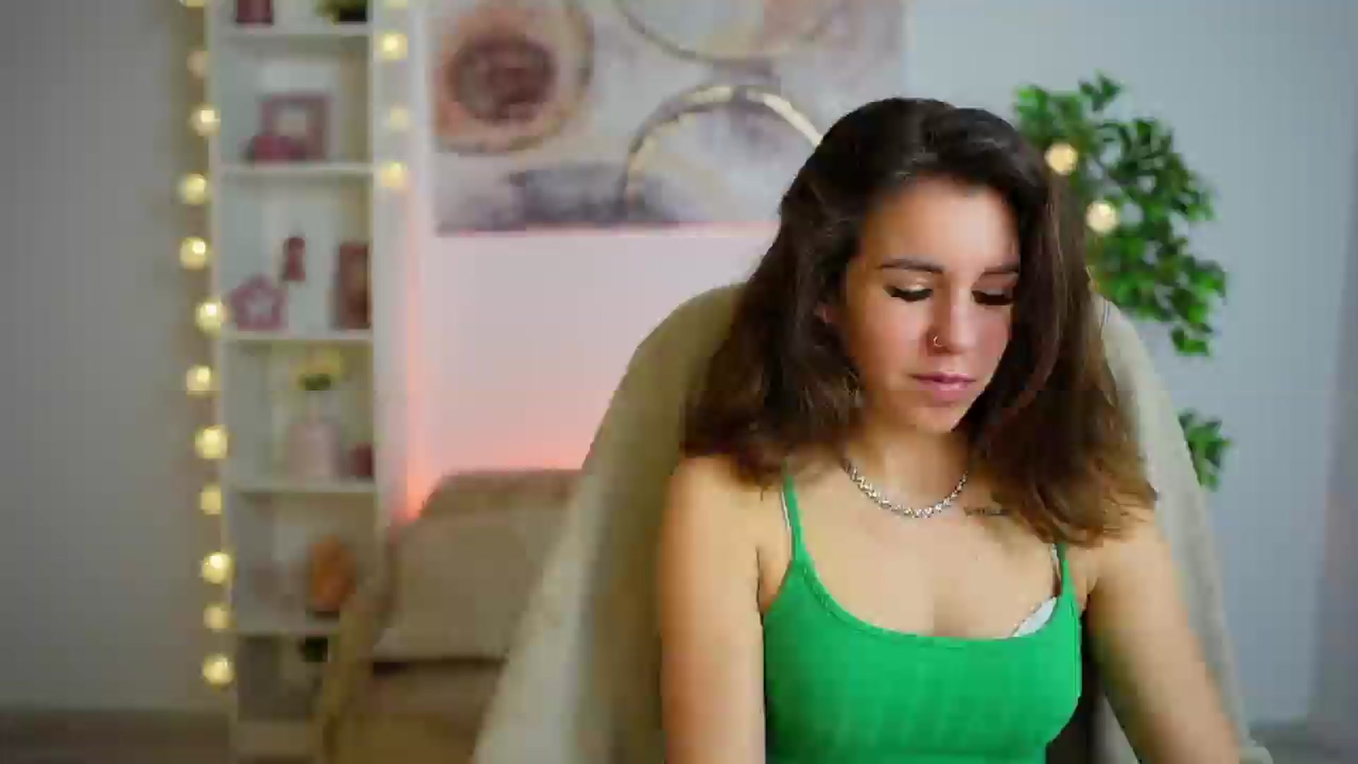 Gallery image thumbnail from Alyssa_Hall's myfreecams stream on, 12/15/2024, 17:04 image 18 of 20