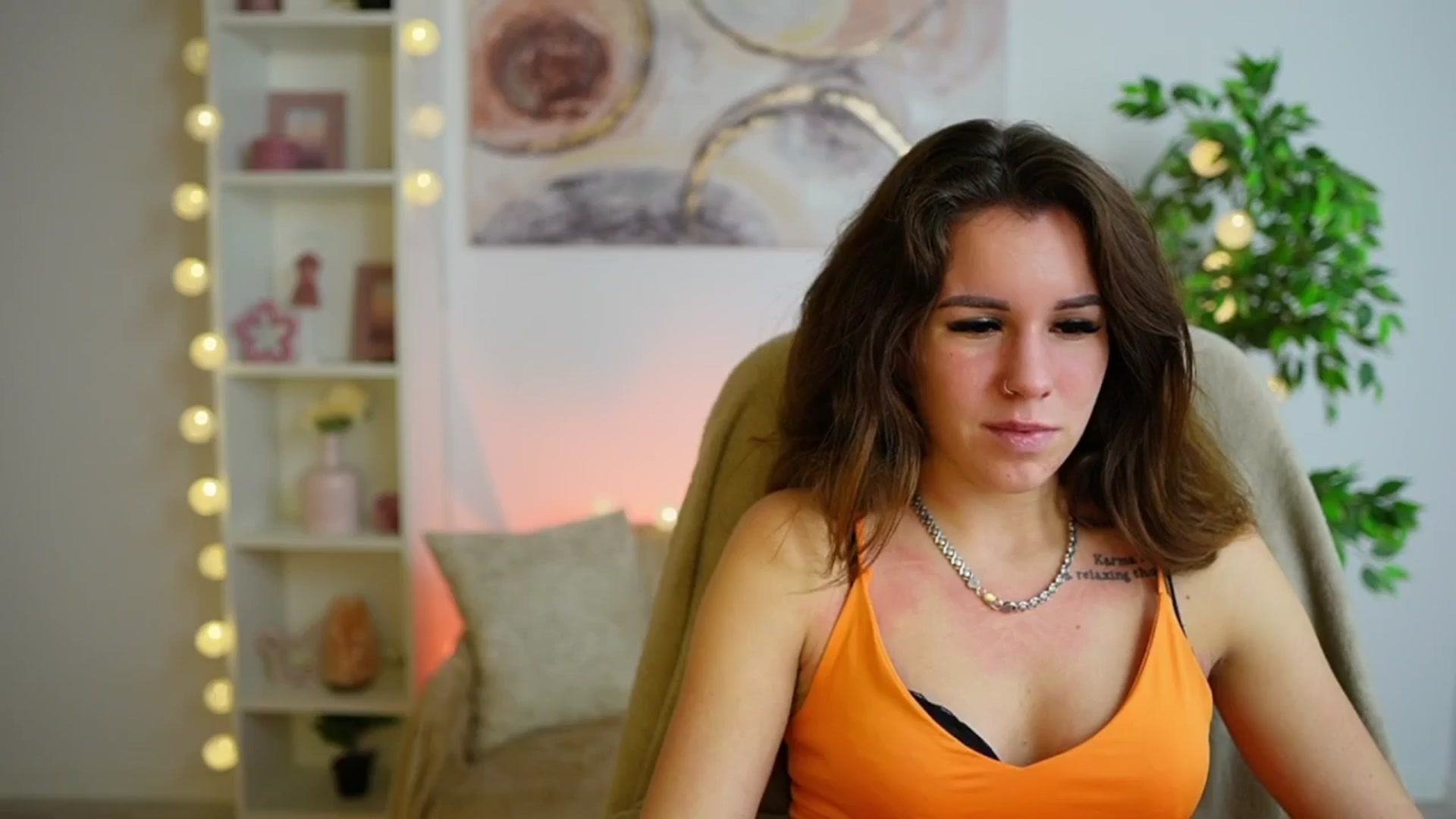 Gallery image thumbnail from Alyssa_Hall's myfreecams stream on, 12/19/2024, 16:04 image 9 of 20