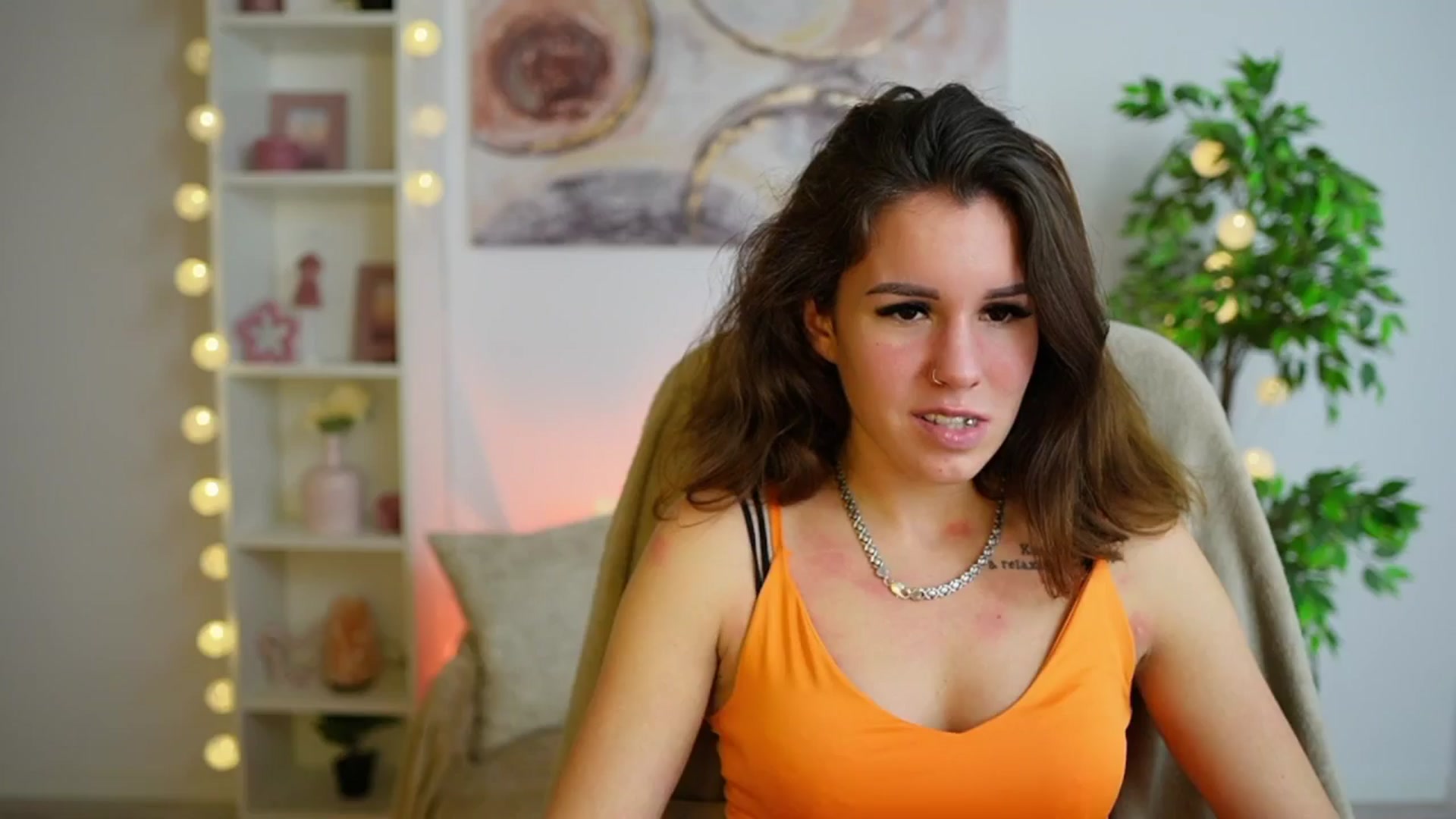 Gallery image thumbnail from Alyssa_Hall's myfreecams stream on, 12/19/2024, 16:04 image 12 of 20