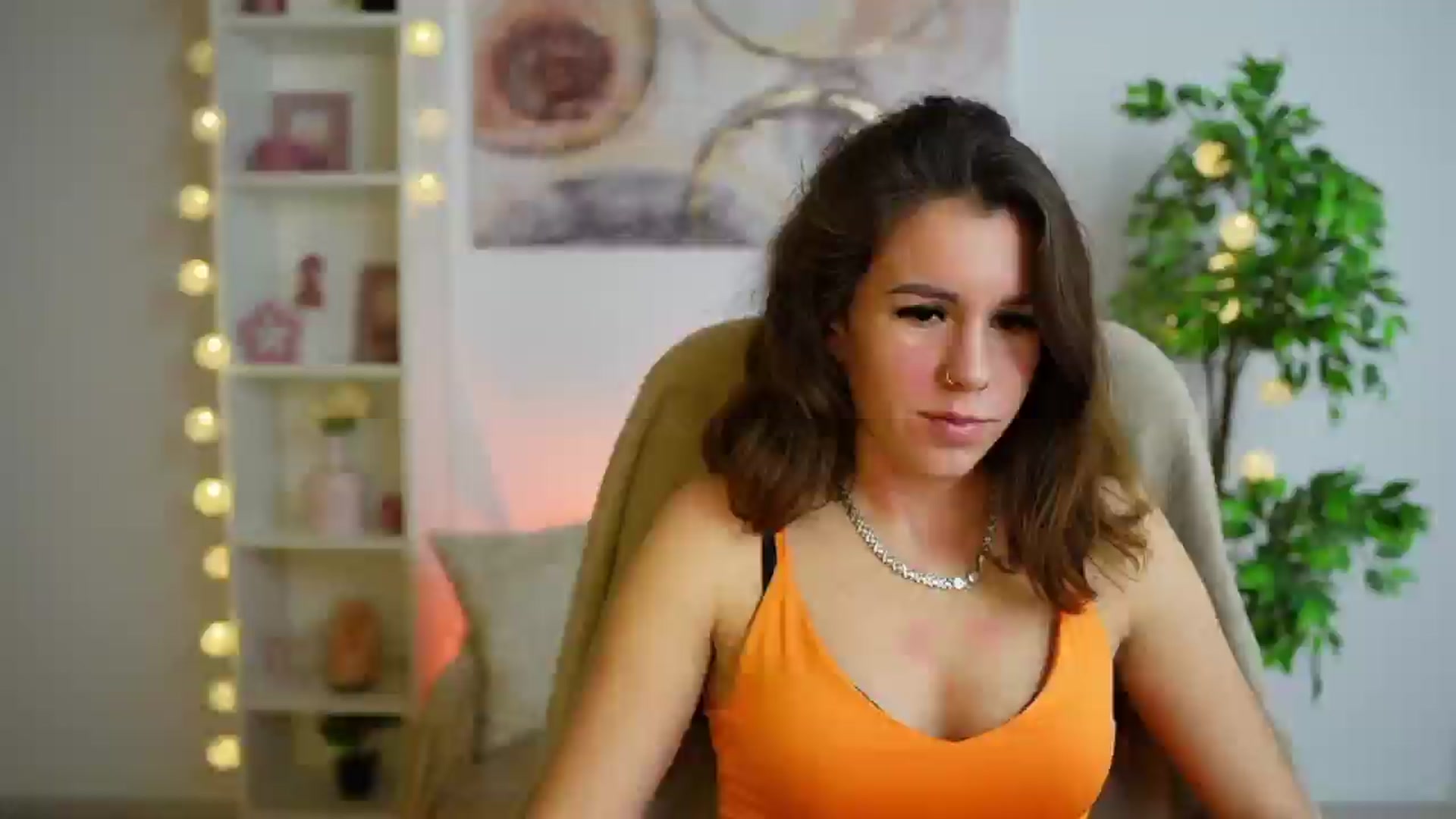 Gallery image thumbnail from Alyssa_Hall's myfreecams stream on, 12/19/2024, 17:53 image 12 of 20