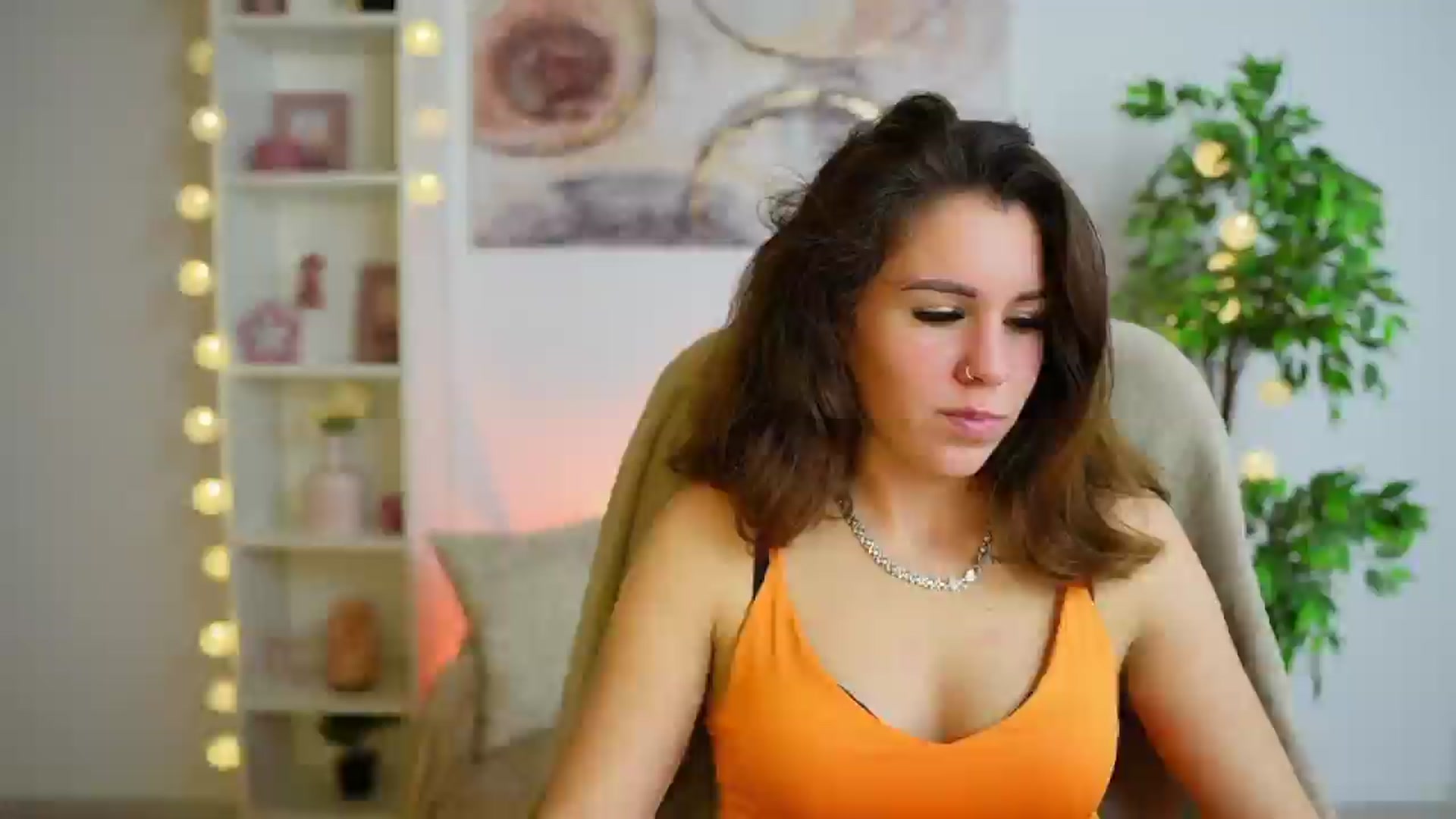 Gallery image thumbnail from Alyssa_Hall's myfreecams stream on, 12/19/2024, 17:53 image 17 of 20