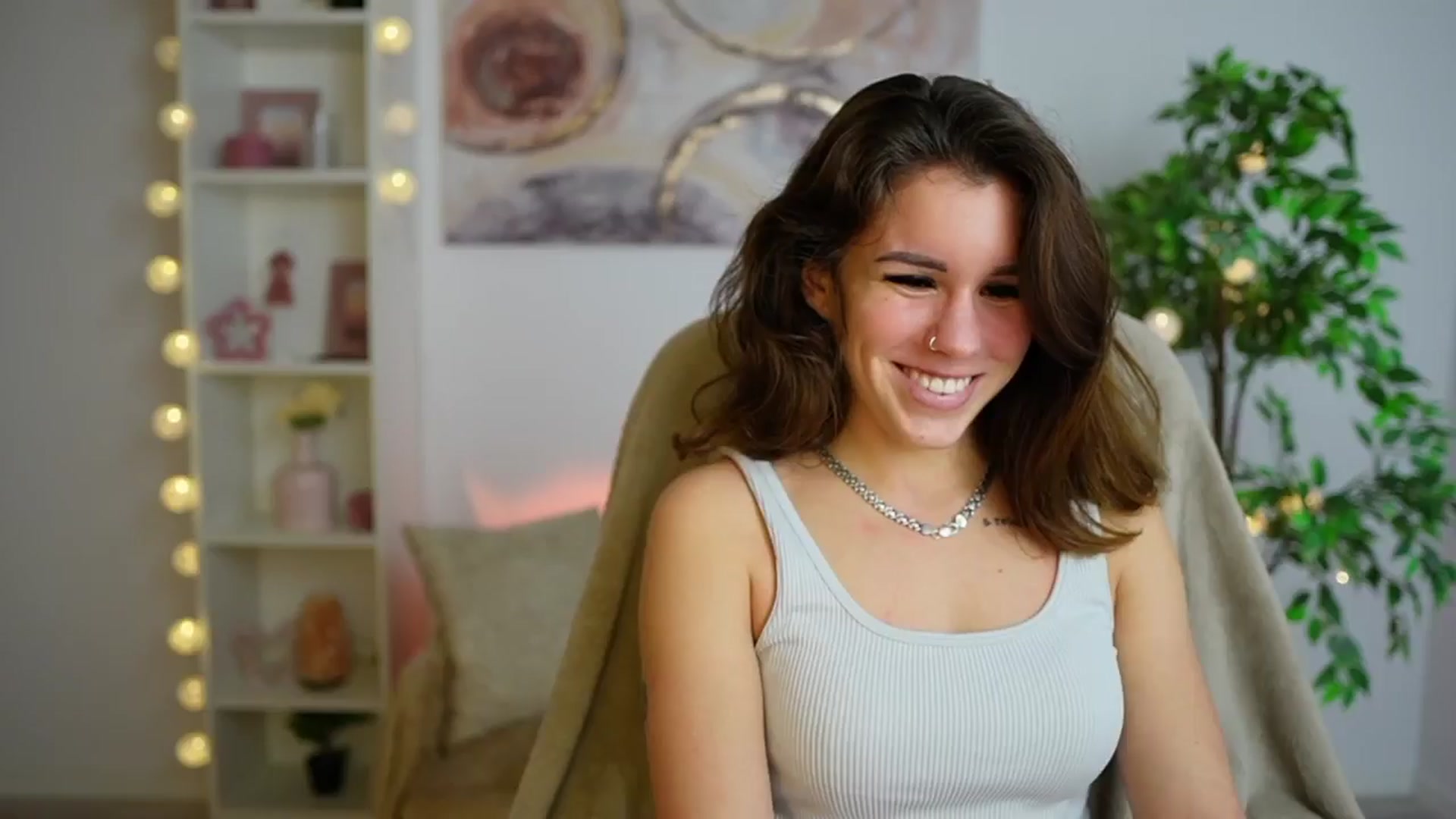 Gallery image thumbnail from Alyssa_Hall's myfreecams stream on, 12/20/2024, 15:42 image 8 of 20