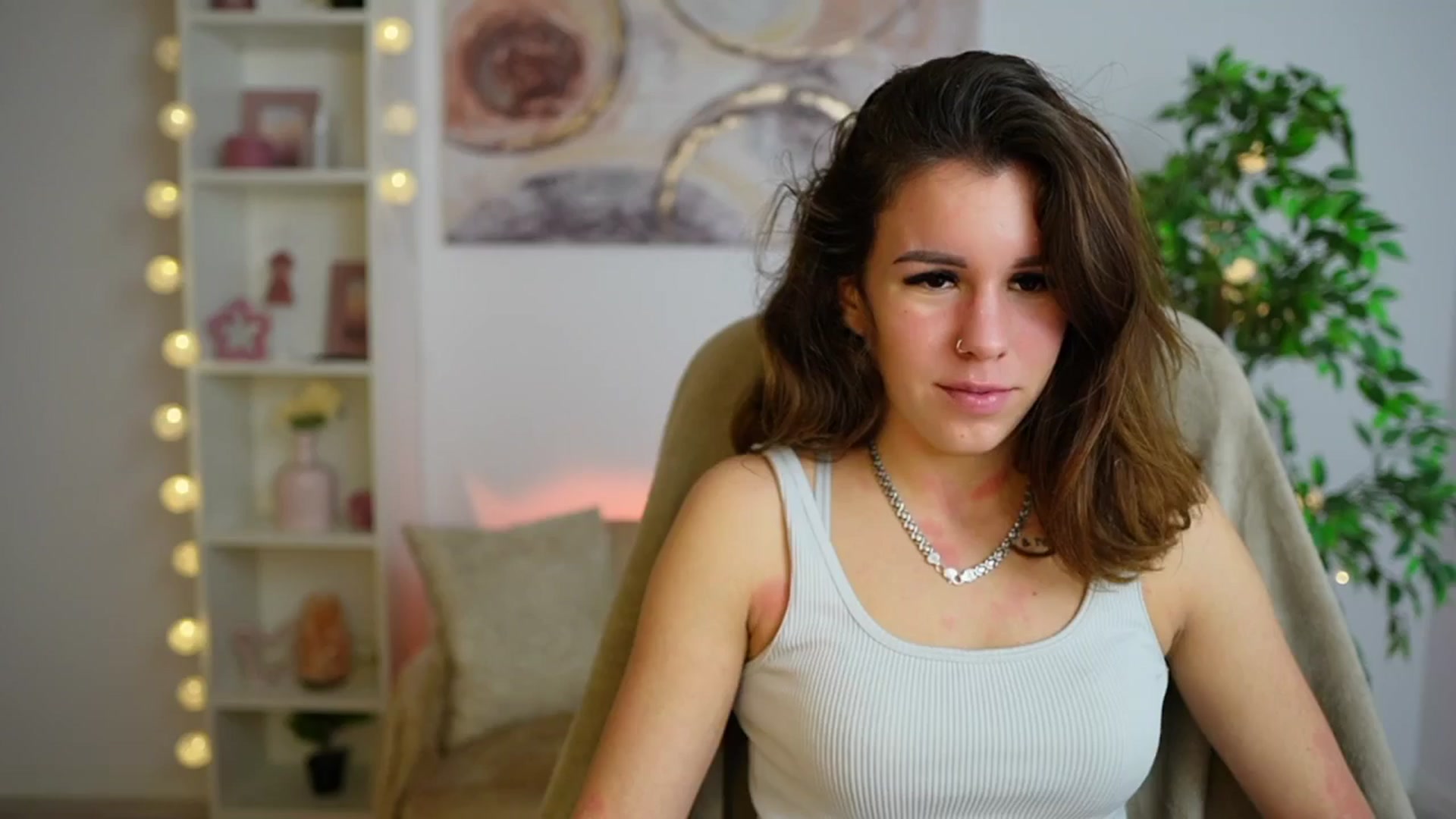 Gallery image thumbnail from Alyssa_Hall's myfreecams stream on, 12/20/2024, 15:42 image 1 of 20