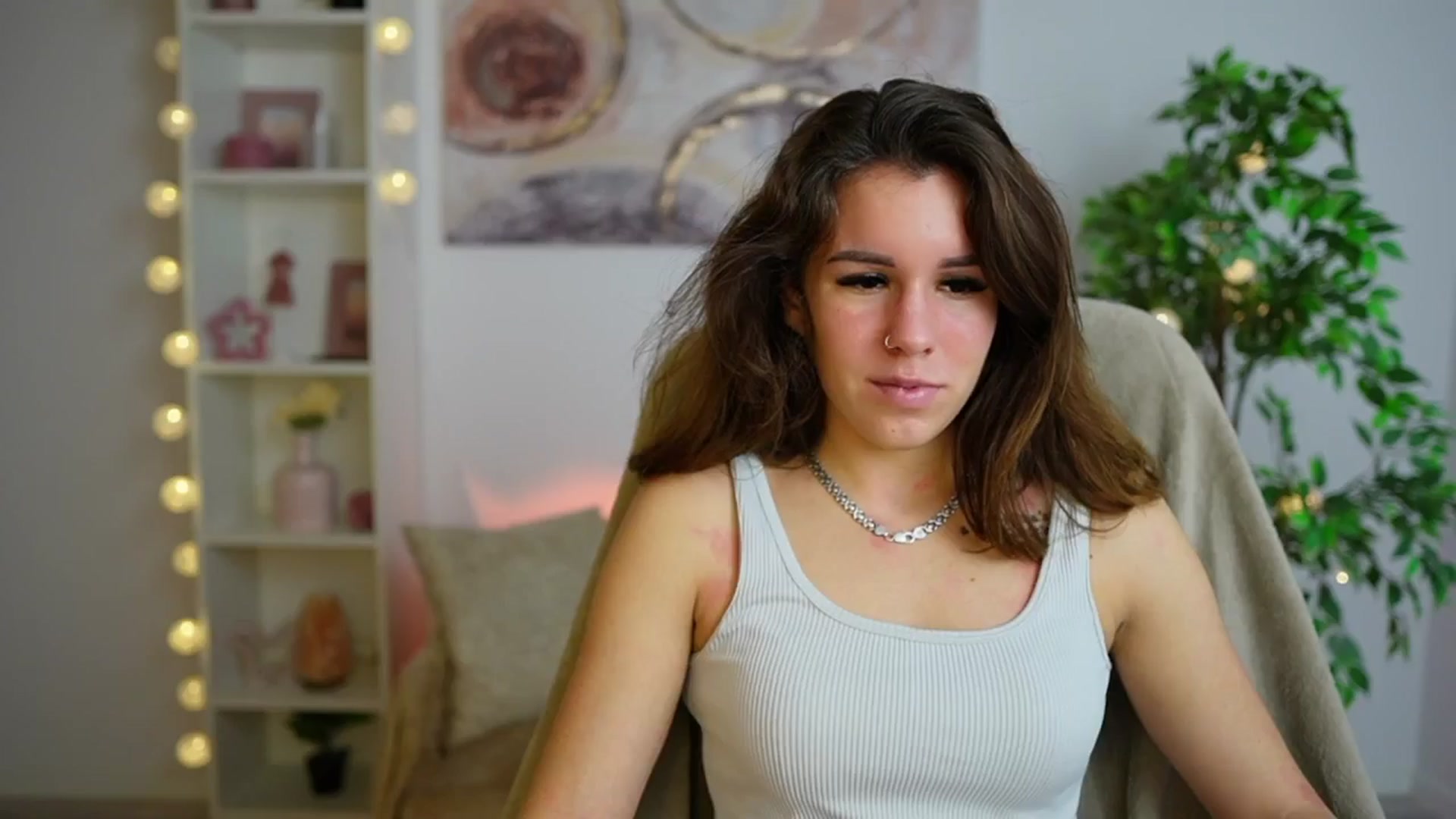 Gallery image thumbnail from Alyssa_Hall's myfreecams stream on, 12/20/2024, 15:42 image 4 of 20